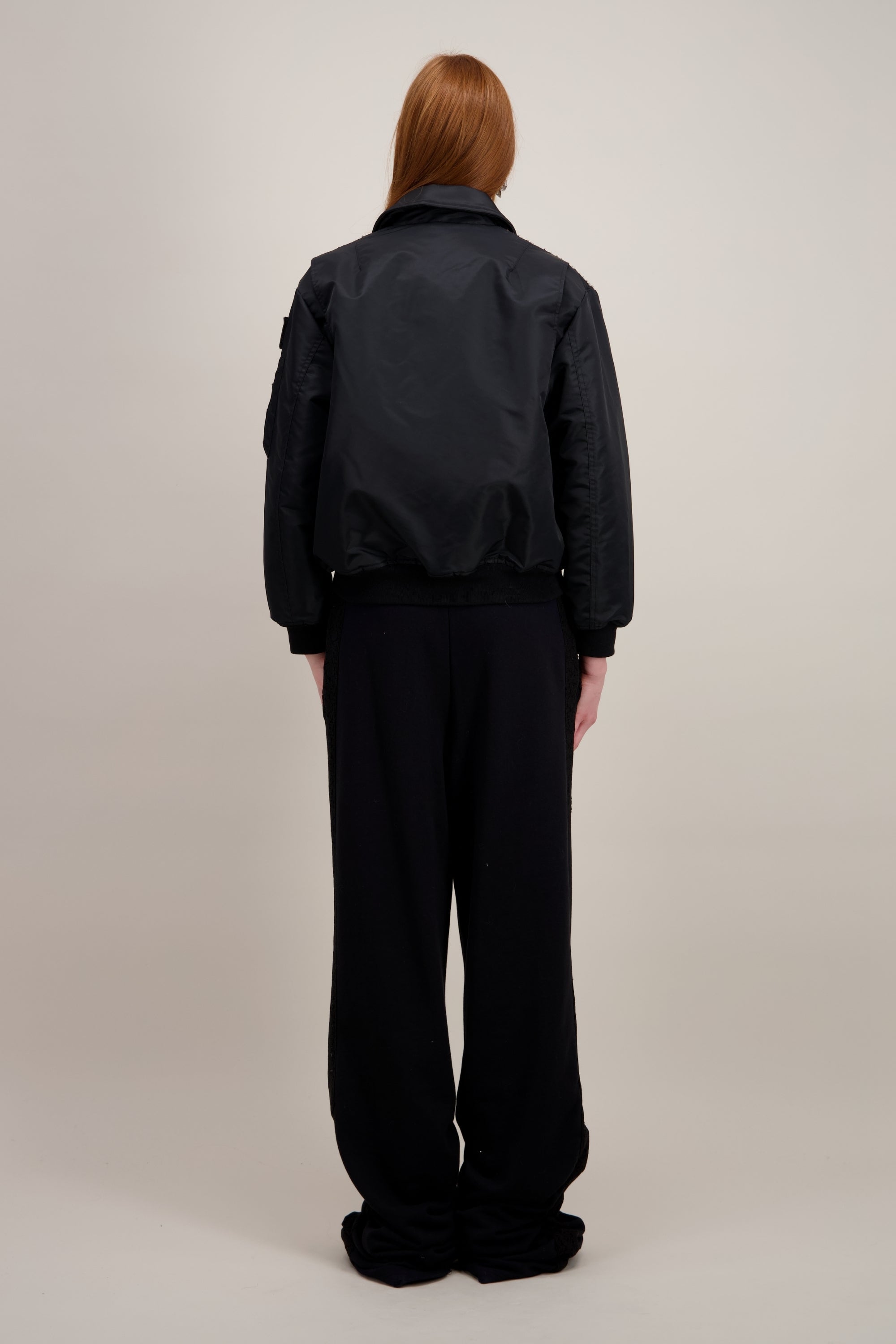 Bomber broderies fleurs faites main, noir. Vu de dos