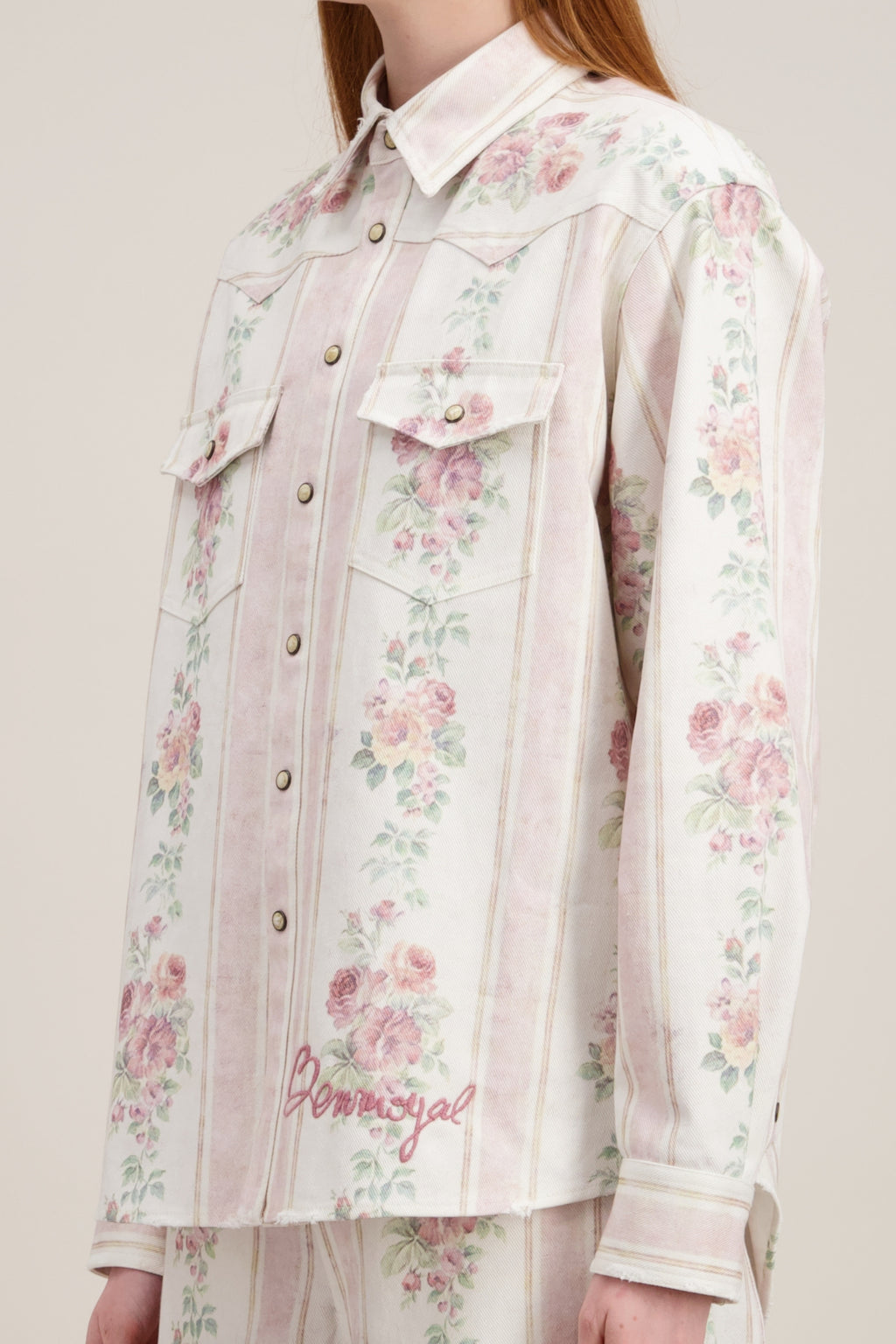 Chemise Cowboy, coupe oversize, motif papier peint vintage, beige. Détails