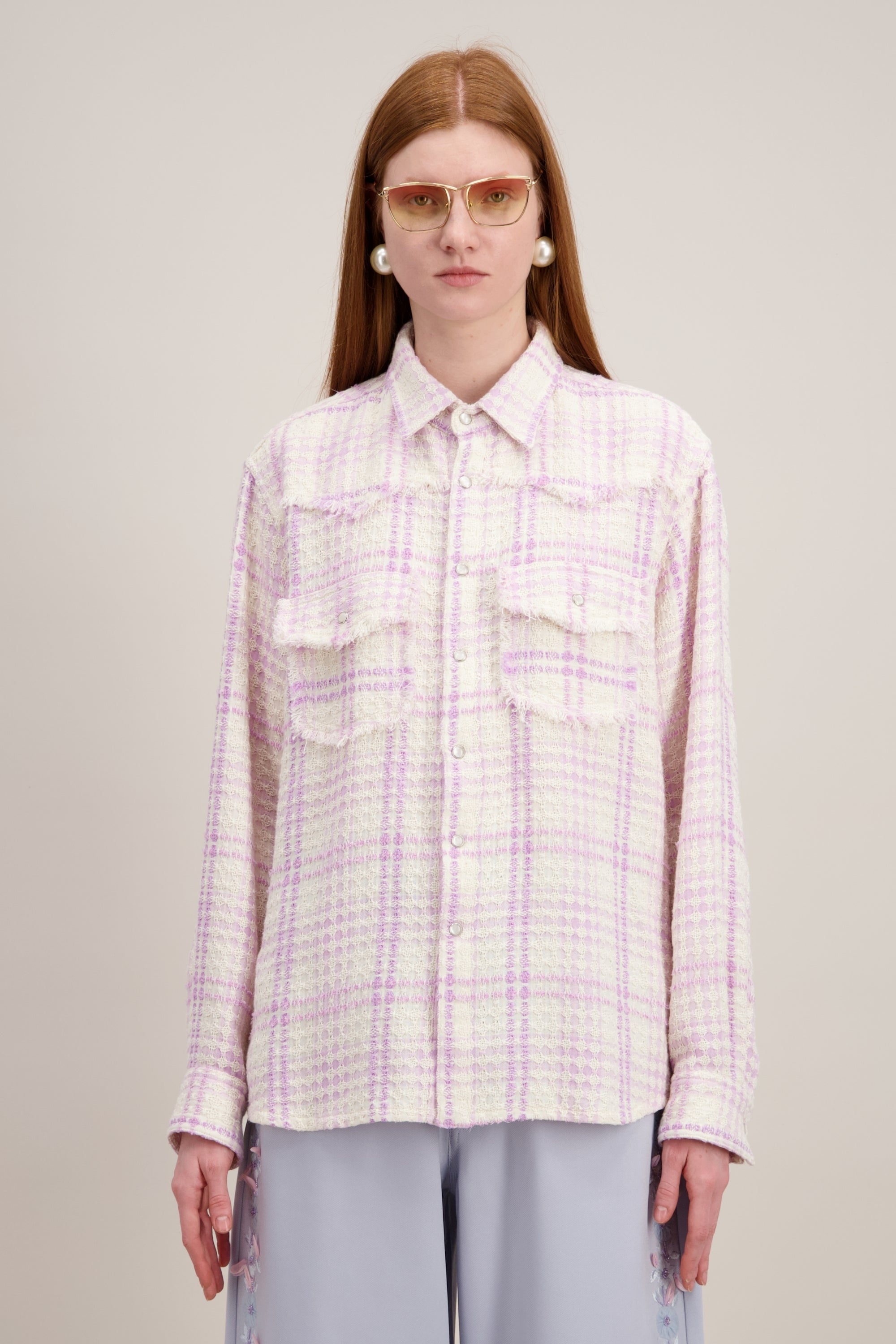 Chemise Cowboy, coupe oversize, tweed rose texturé. Vu en détail
