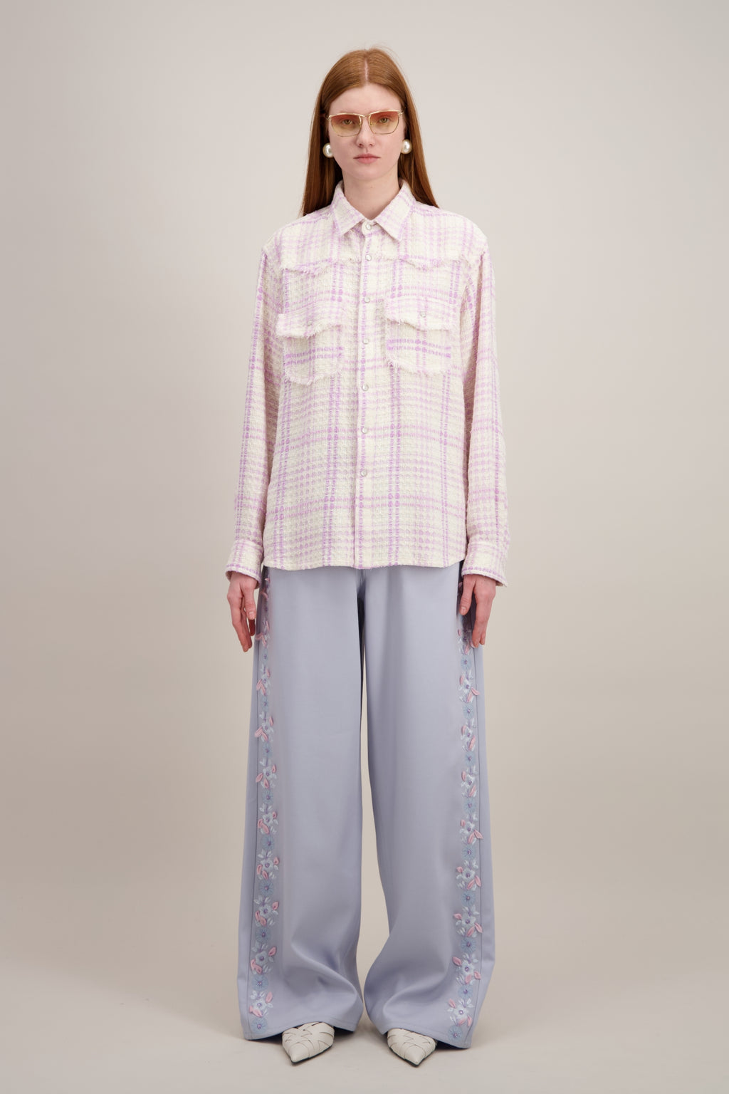 Chemise Cowboy, coupe oversize, tweed rose texturé. Vu en entier