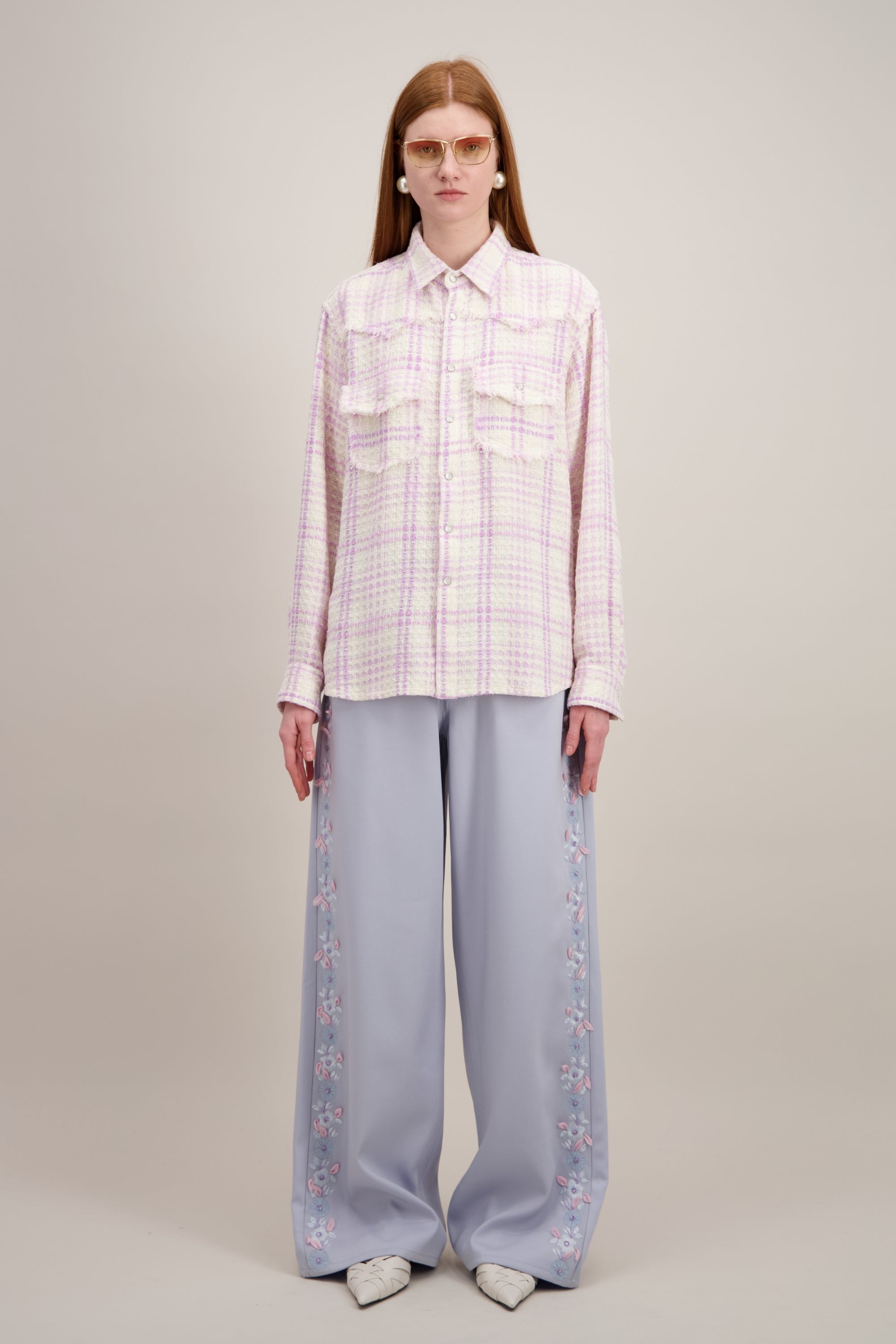 Chemise Cowboy, coupe oversize, tweed rose texturé. Vu en entier