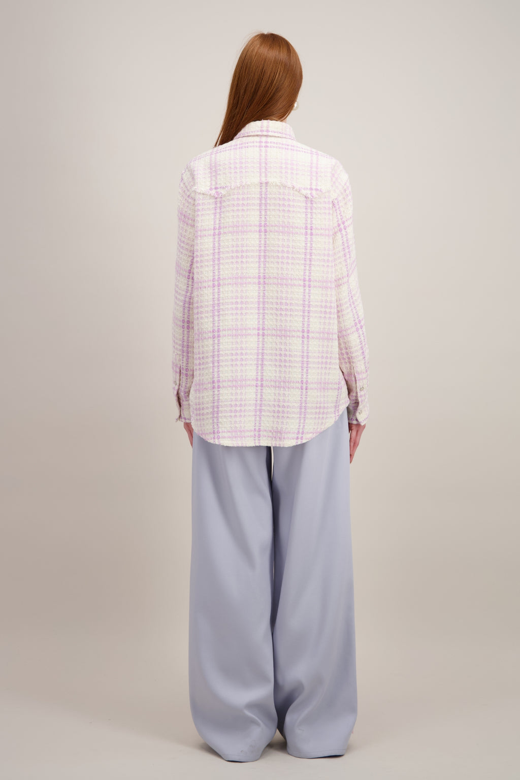 Chemise Cowboy, coupe oversize, tweed rose texturé. Vu de dos