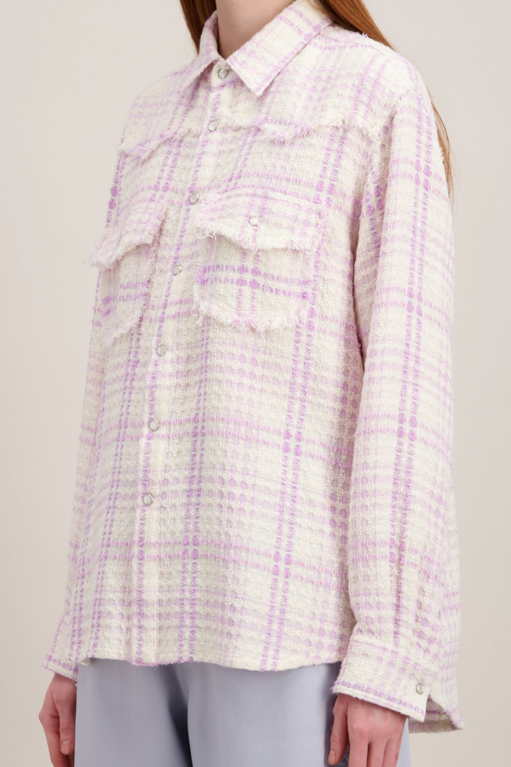 Chemise Cowboy, coupe oversize, tweed rose texturé. Détails