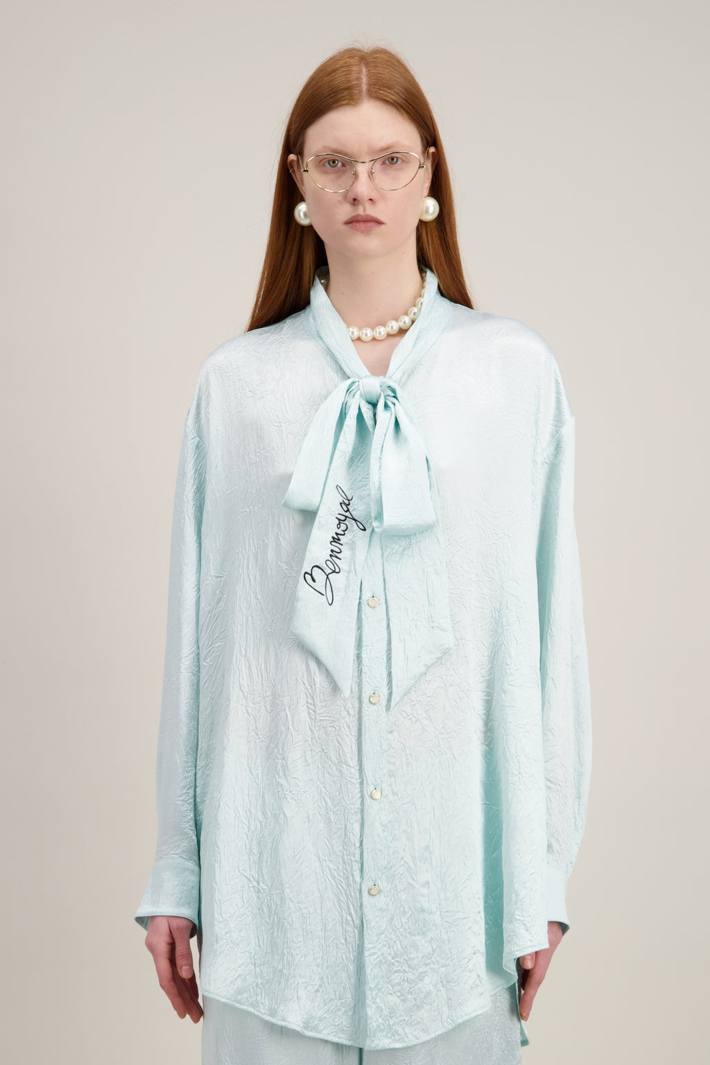 Chemise Lavallière, Coupe oversize, bleu ciel. Vu en détail