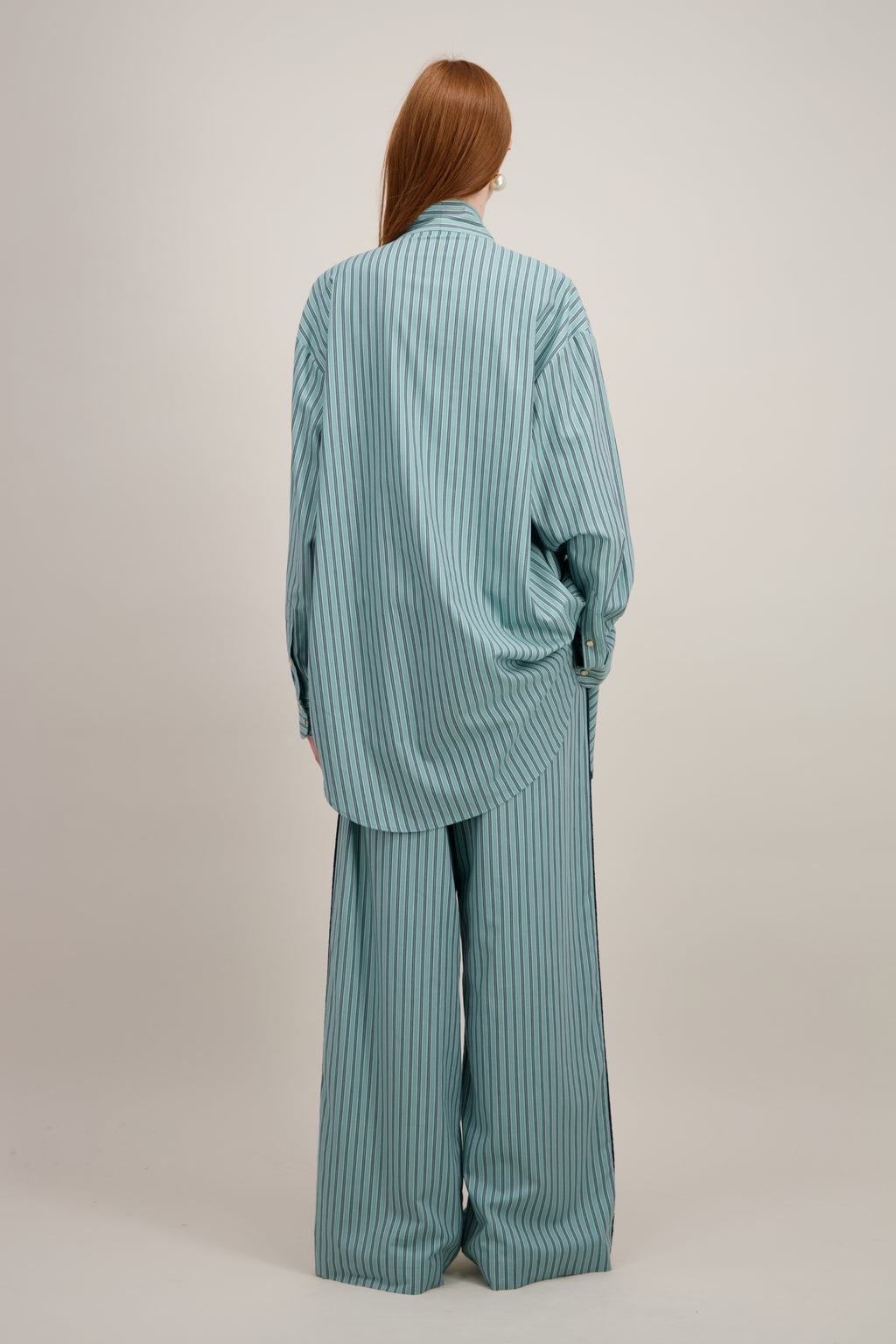 Chemise Lavallière, Coupe oversize, vert. Vu de dos
