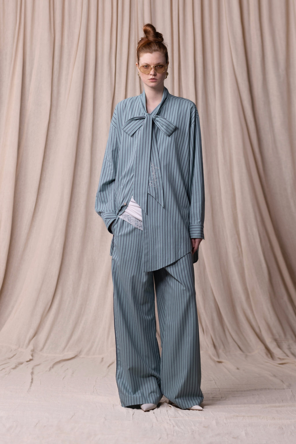 Chemise Lavallière, Coupe oversize, vert. Vu en total look