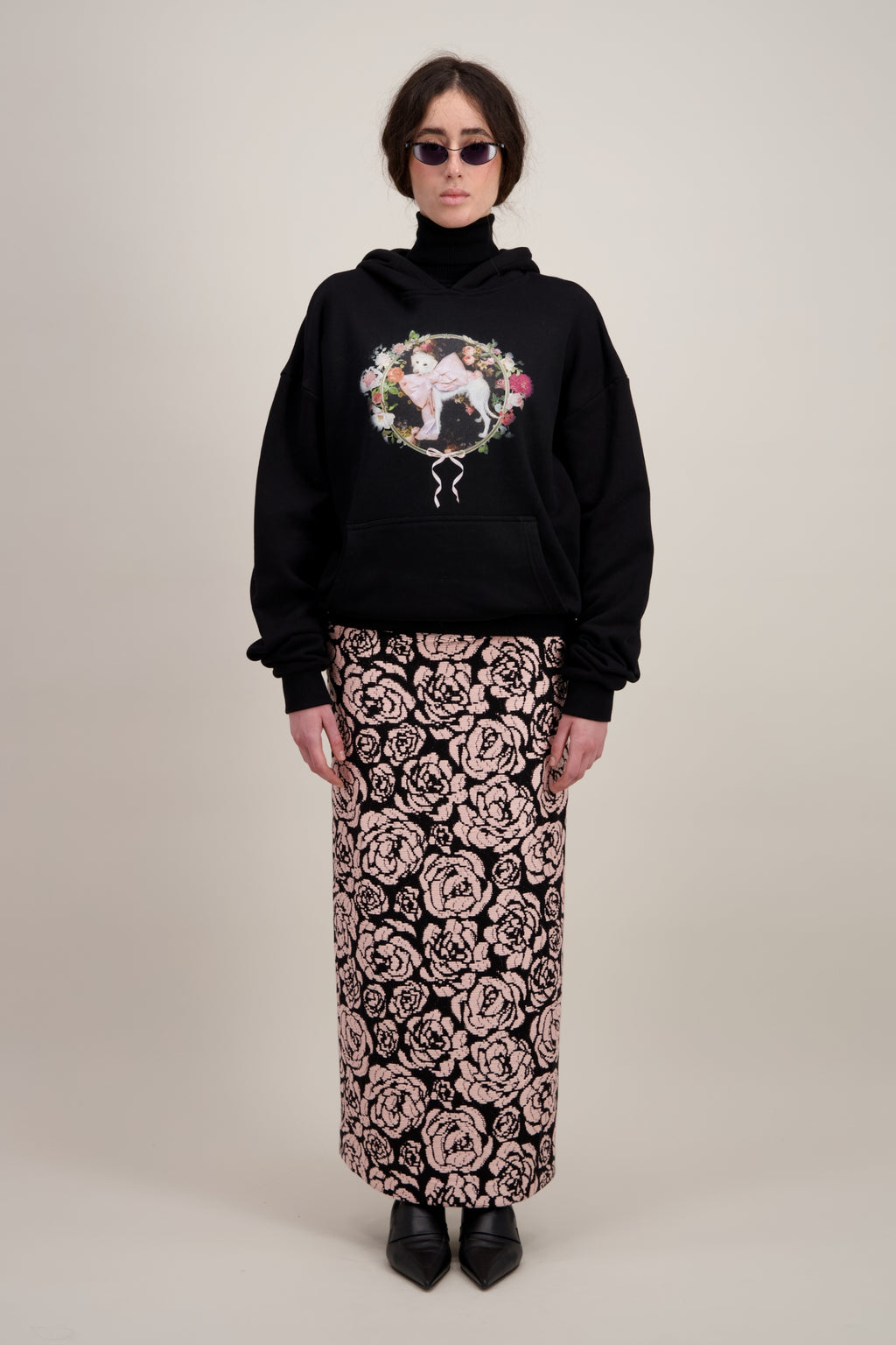 Hoodie avec capuche sans cordons, Imprimé graphique "Chien", poche kangourou, noir. Vu en entier