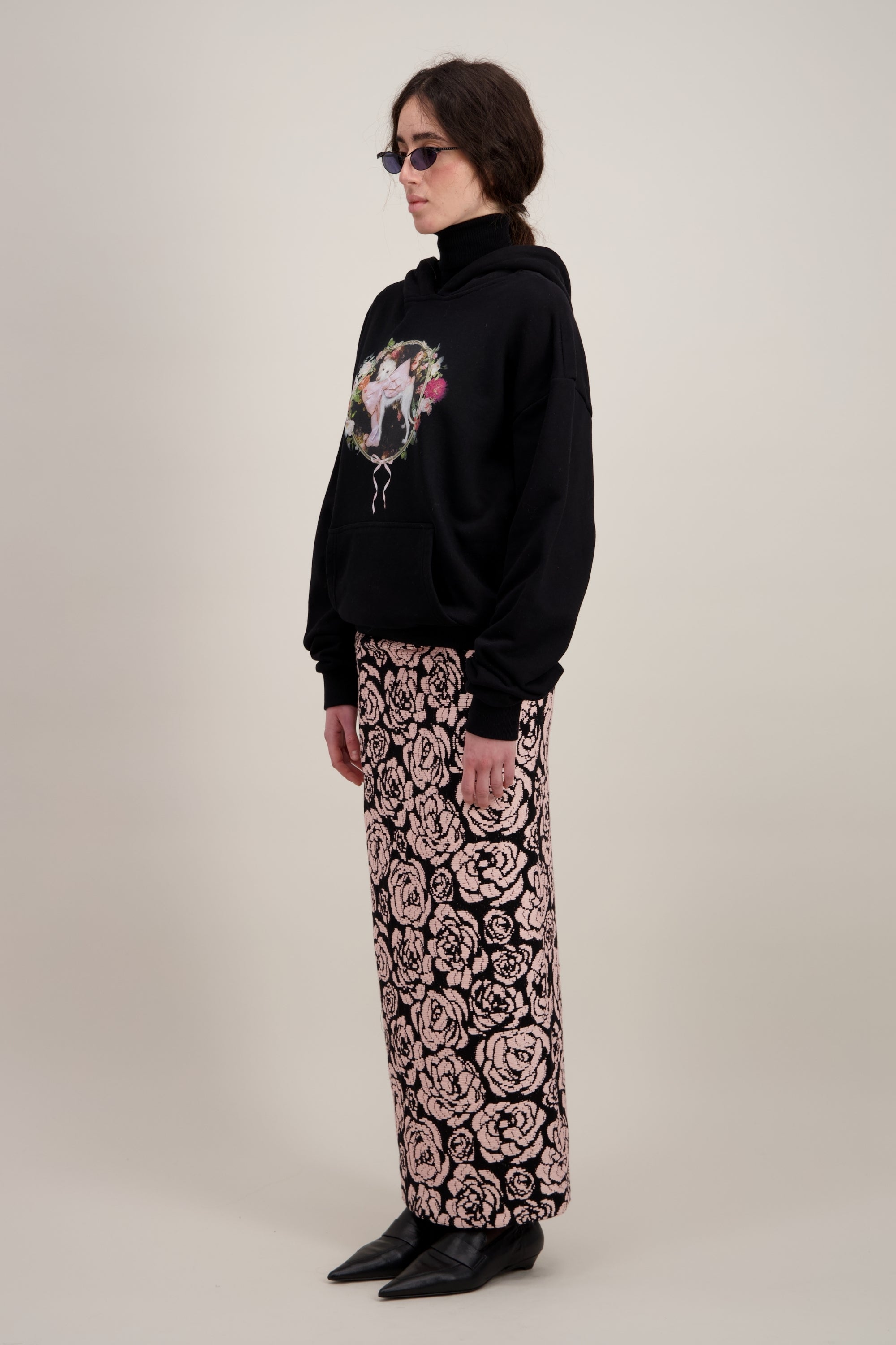 Hoodie avec capuche sans cordons, Imprimé graphique "Chien", poche kangourou, noir. Vu de trois quarts