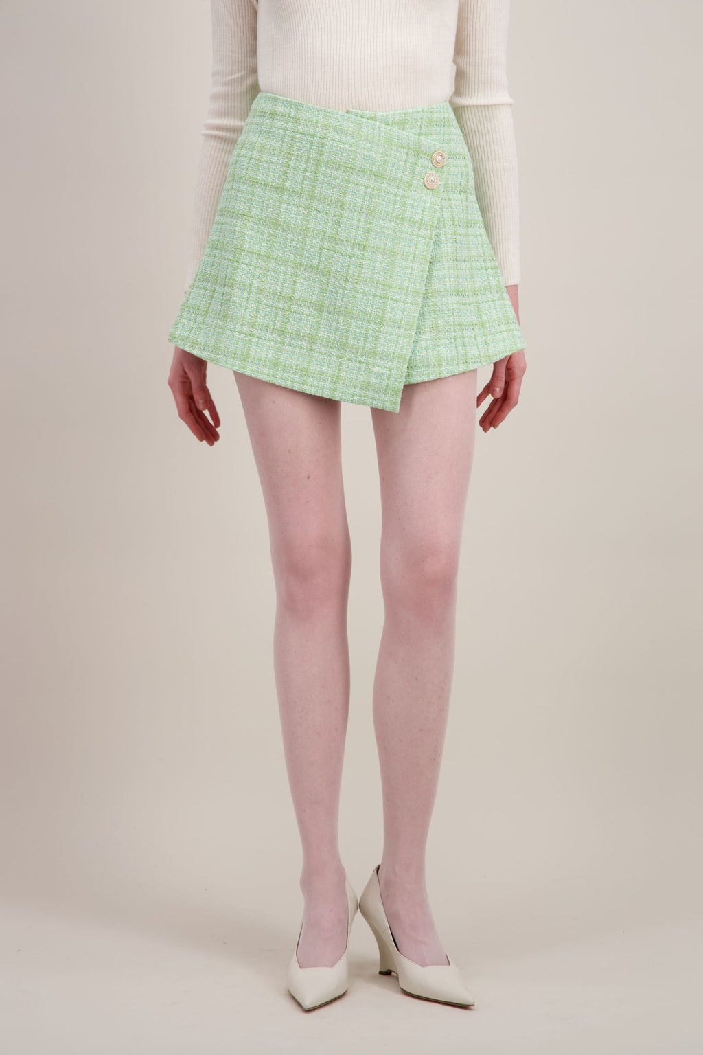 Jupe portefeuille asymétrique en tweed texturé, vert pistache en tweed, vu en détail