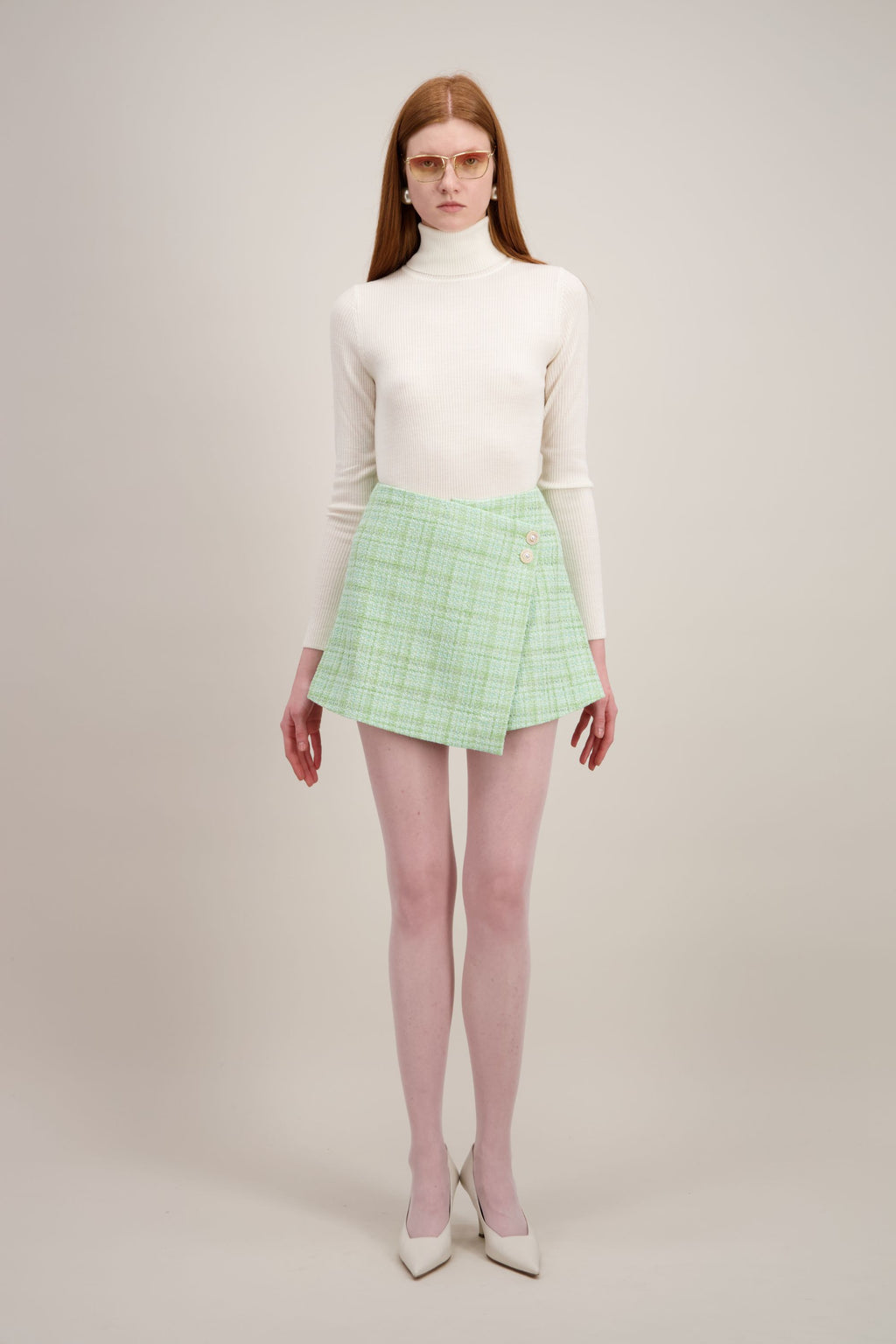 Jupe portefeuille asymétrique en tweed texturé, vert pistache en tweed, vu en entier