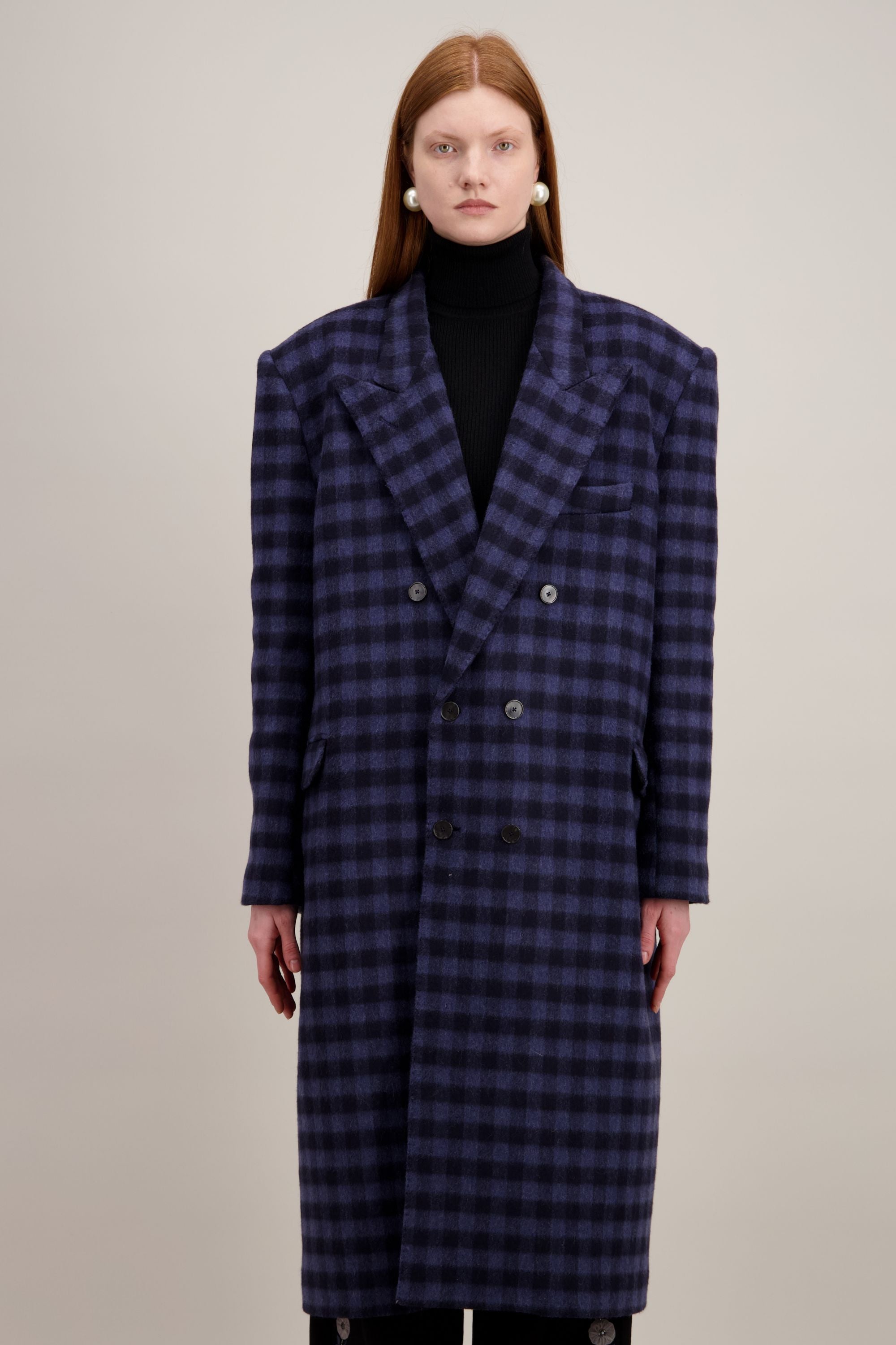 Manteau long oversize, bleu marine à col cranté, vu de face