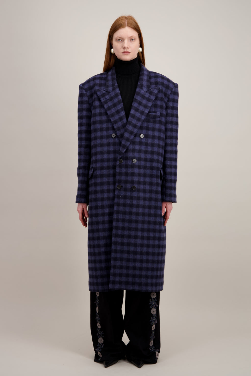 Manteau long oversize, bleu marine à col cranté, vu en entier