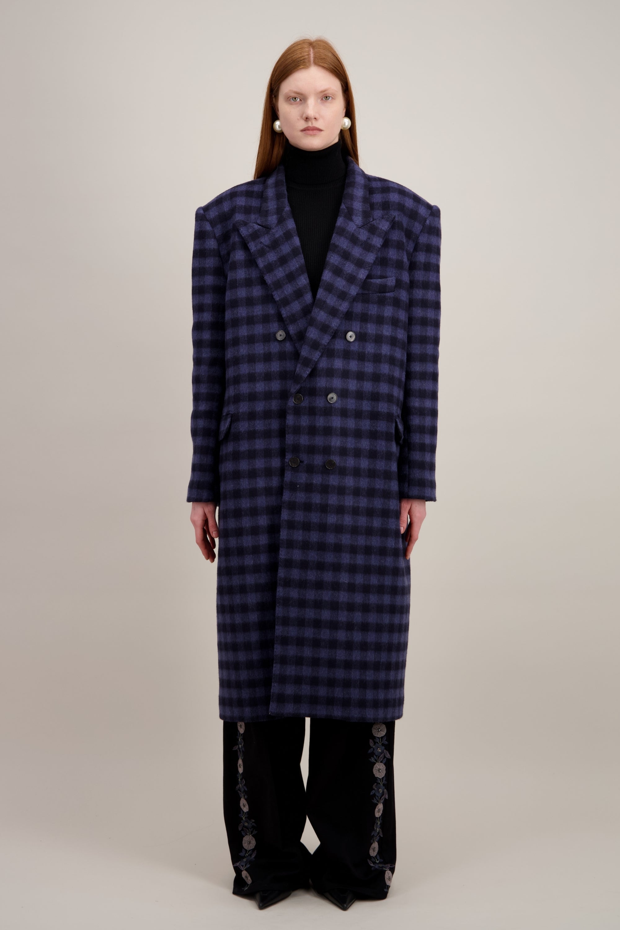 Manteau long oversize, bleu marine à col cranté, vu en entier