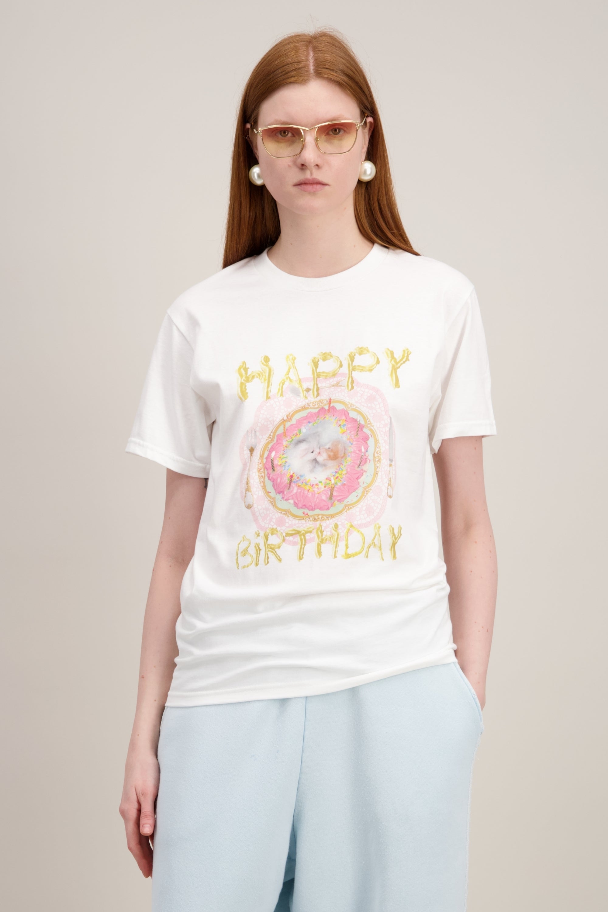 T-shirt Coupe "boxy" (carrée et décontractée), Imprimé graphique "Chat", Col rond, blanc. Vu en détail