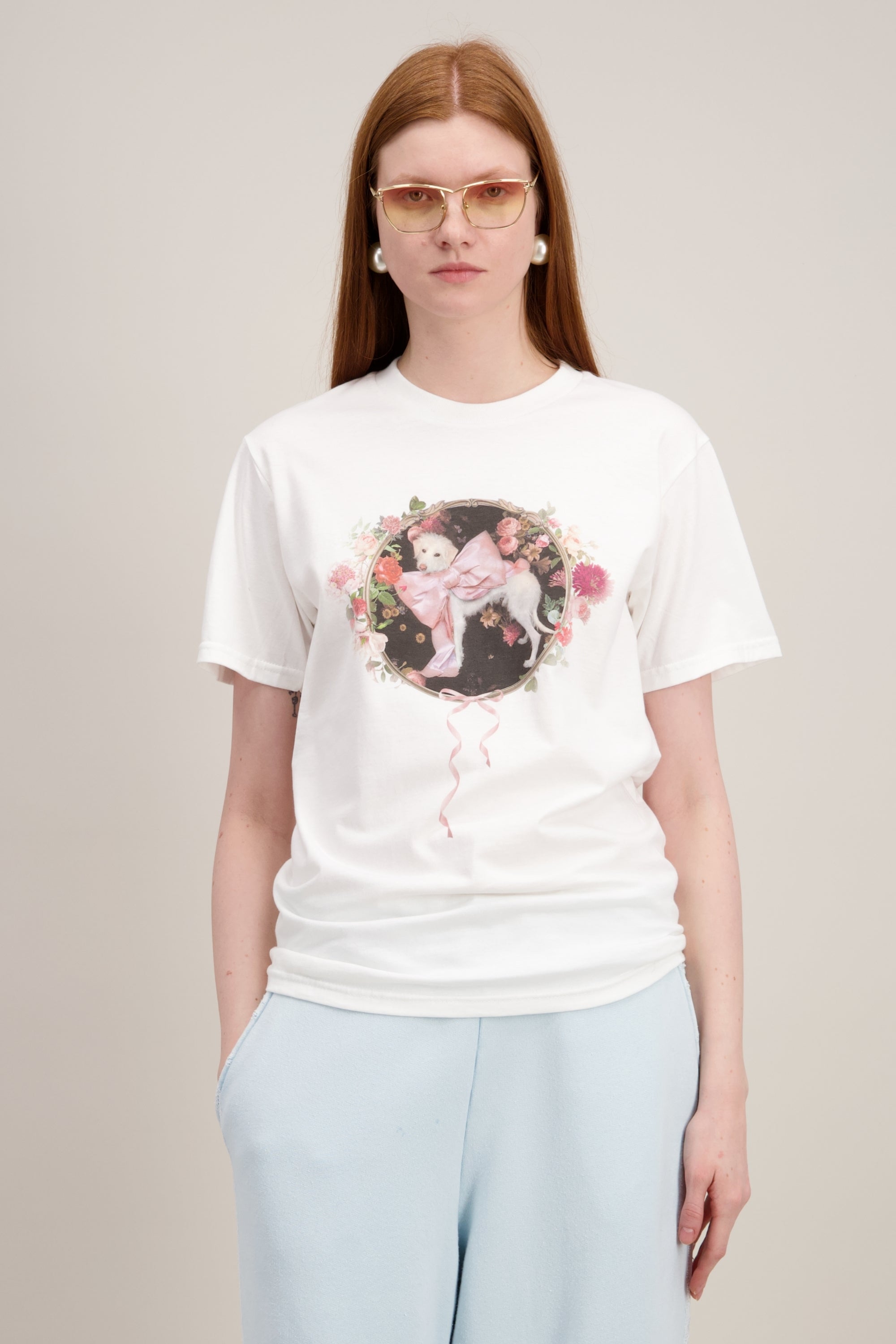 T-shirt Coupe "boxy" (carrée et décontractée), Imprimé graphique "Chien", Col rond, blanc. Vu en détail