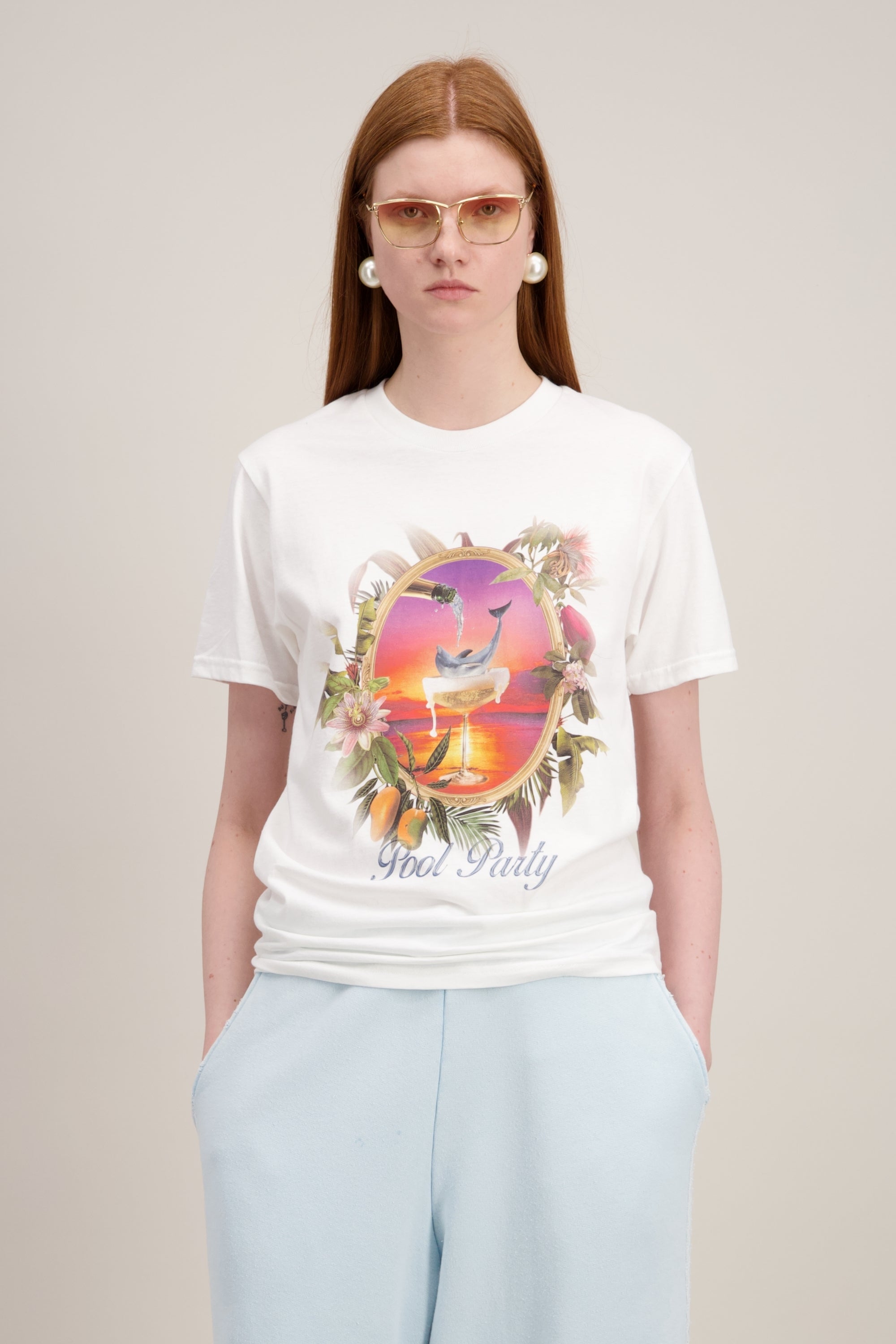 T-shirt Coupe "boxy" (carrée et décontractée), Imprimé graphique "Dauphin", Col rond, blanc. Vu en détail