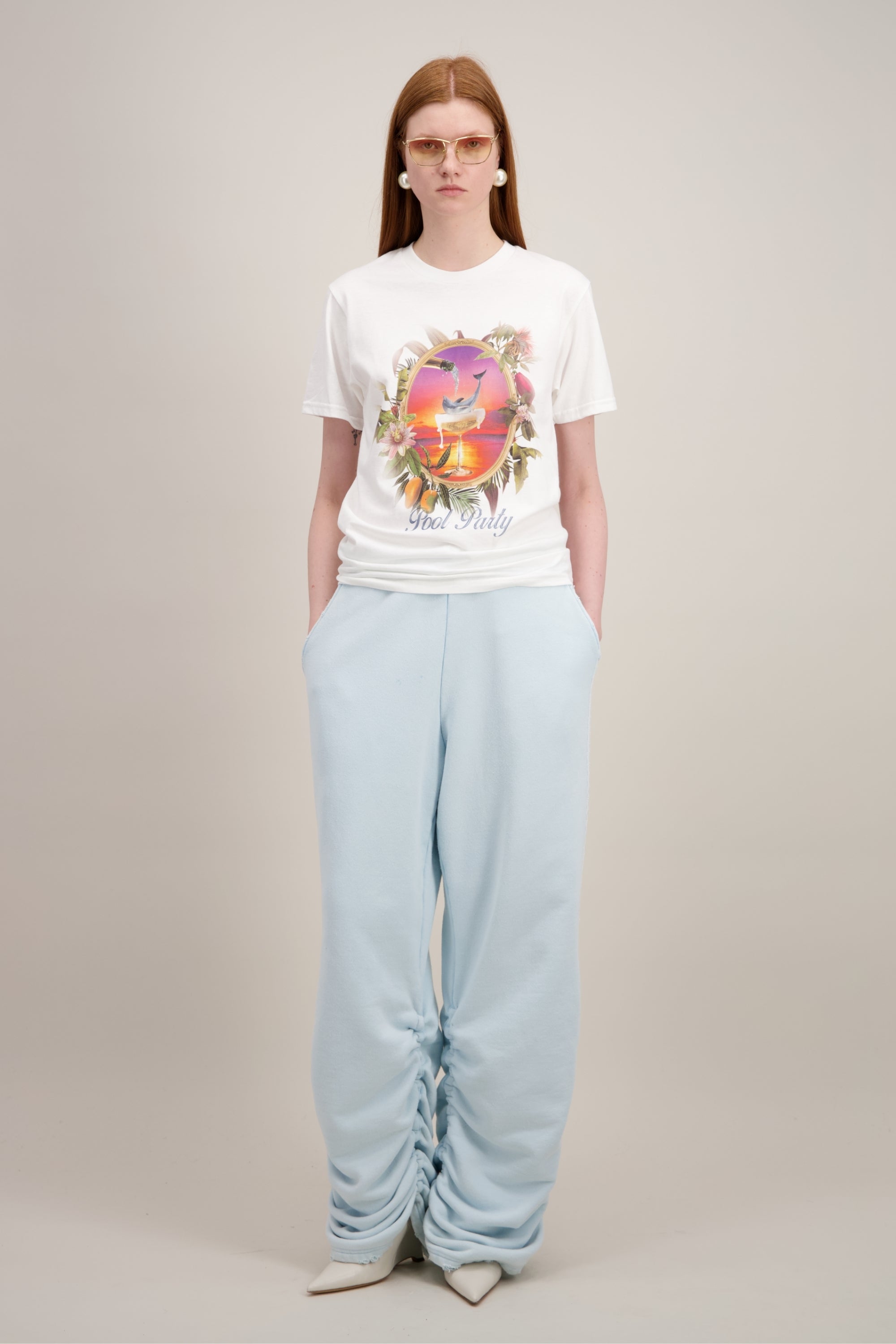 T-shirt Coupe "boxy" (carrée et décontractée), Imprimé graphique "Dauphin", Col rond, blanc. Vu en entier