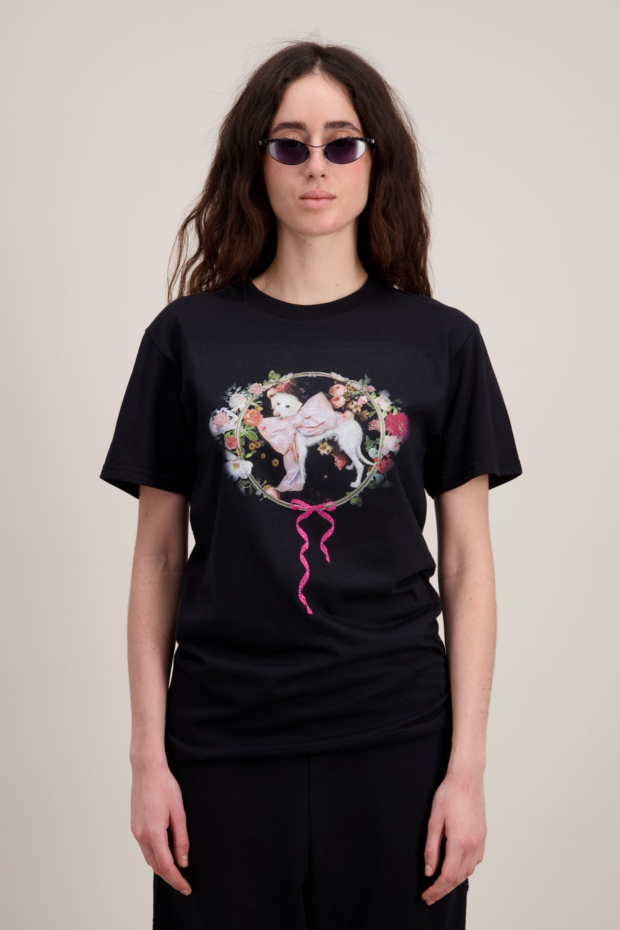 T-shirt Coupe "boxy" (carrée et décontractée), Imprimé graphique "Chien", Col rond, noir. Vu en détail