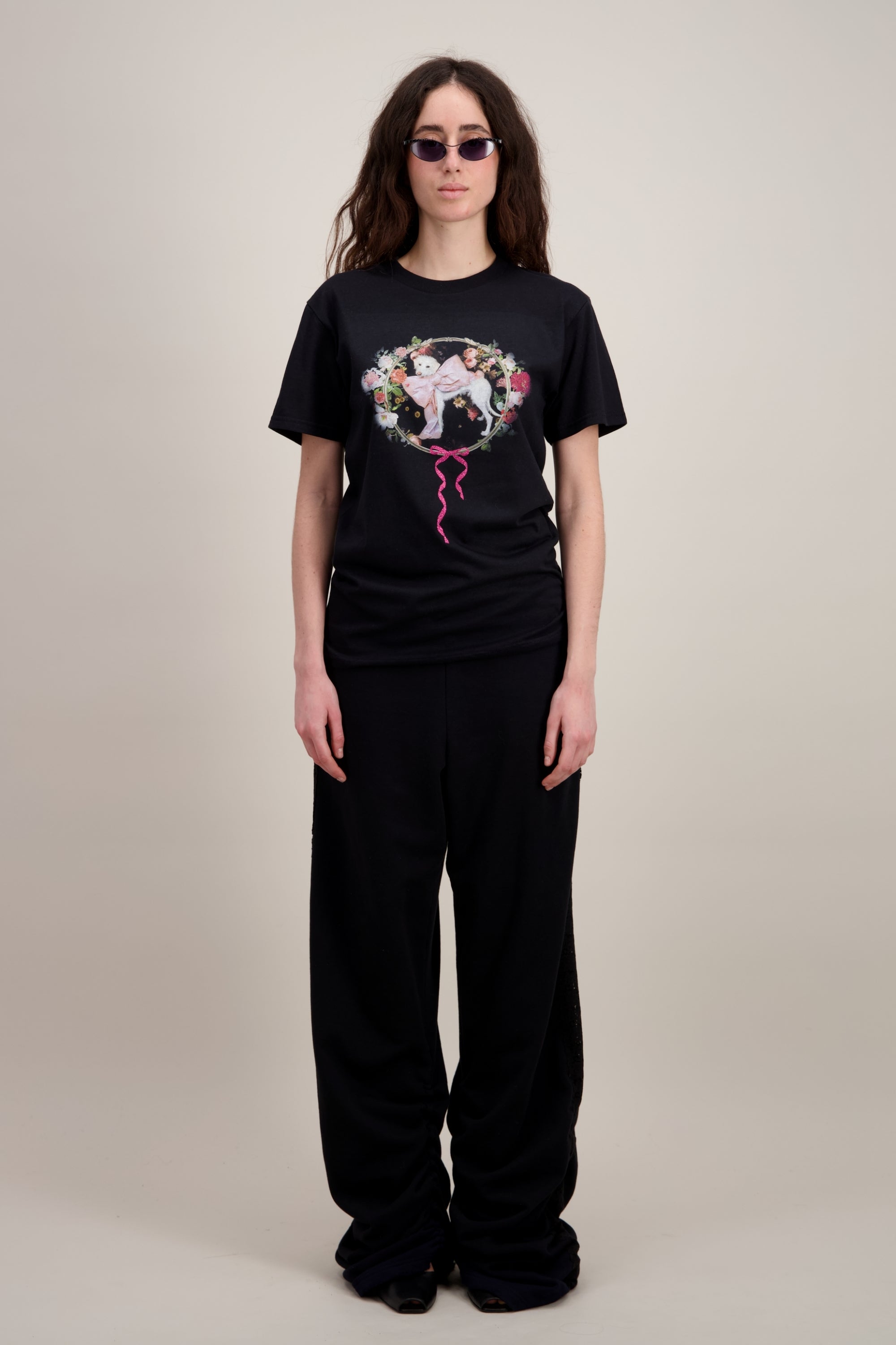 T-shirt Coupe "boxy" (carrée et décontractée), Imprimé graphique "Chien", Col rond, noir. Vu en entier