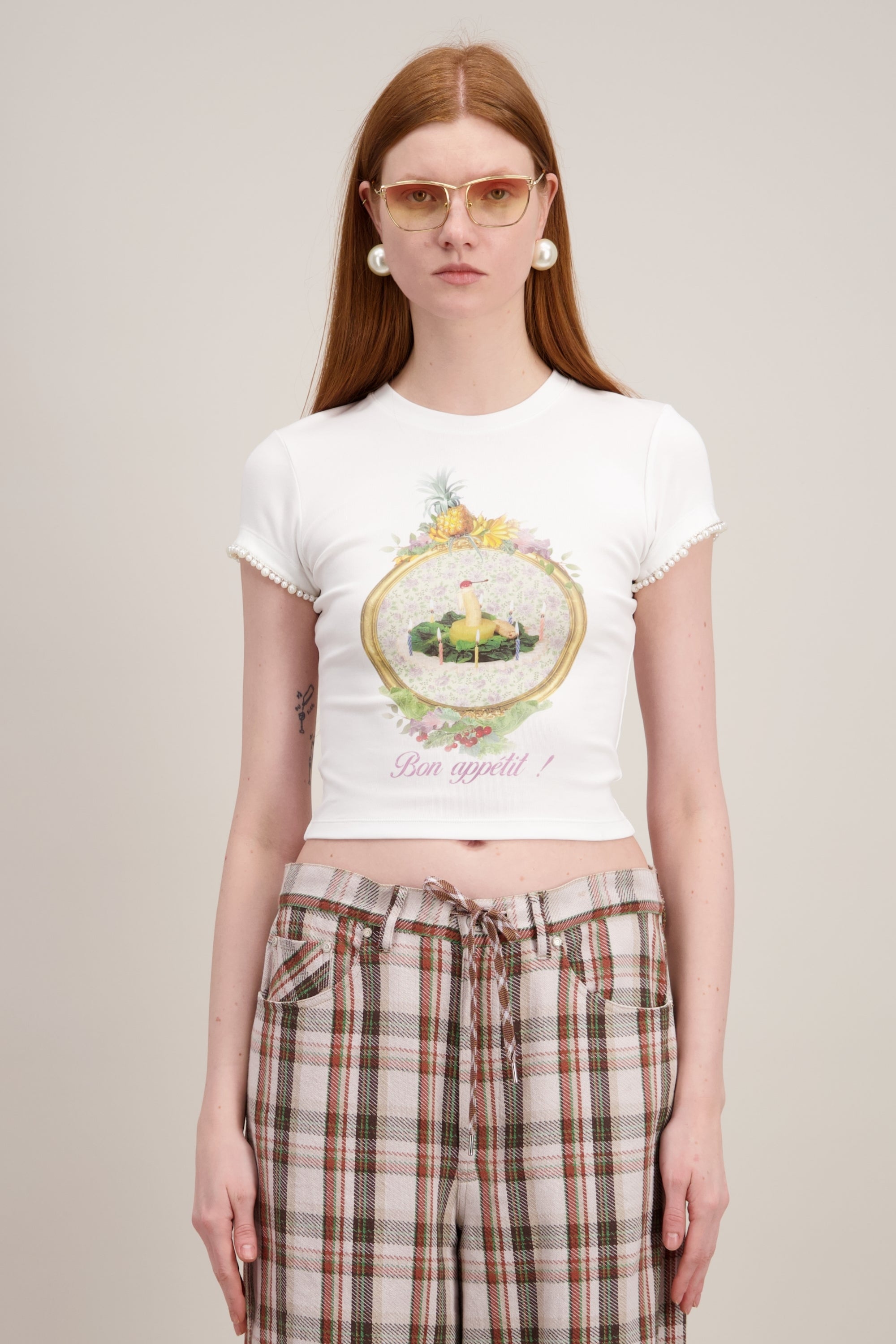 T-shirt Coupe "crop" (courte et ajustée), Imprimé graphique "banane", Col rond, blanc. Vu en détail