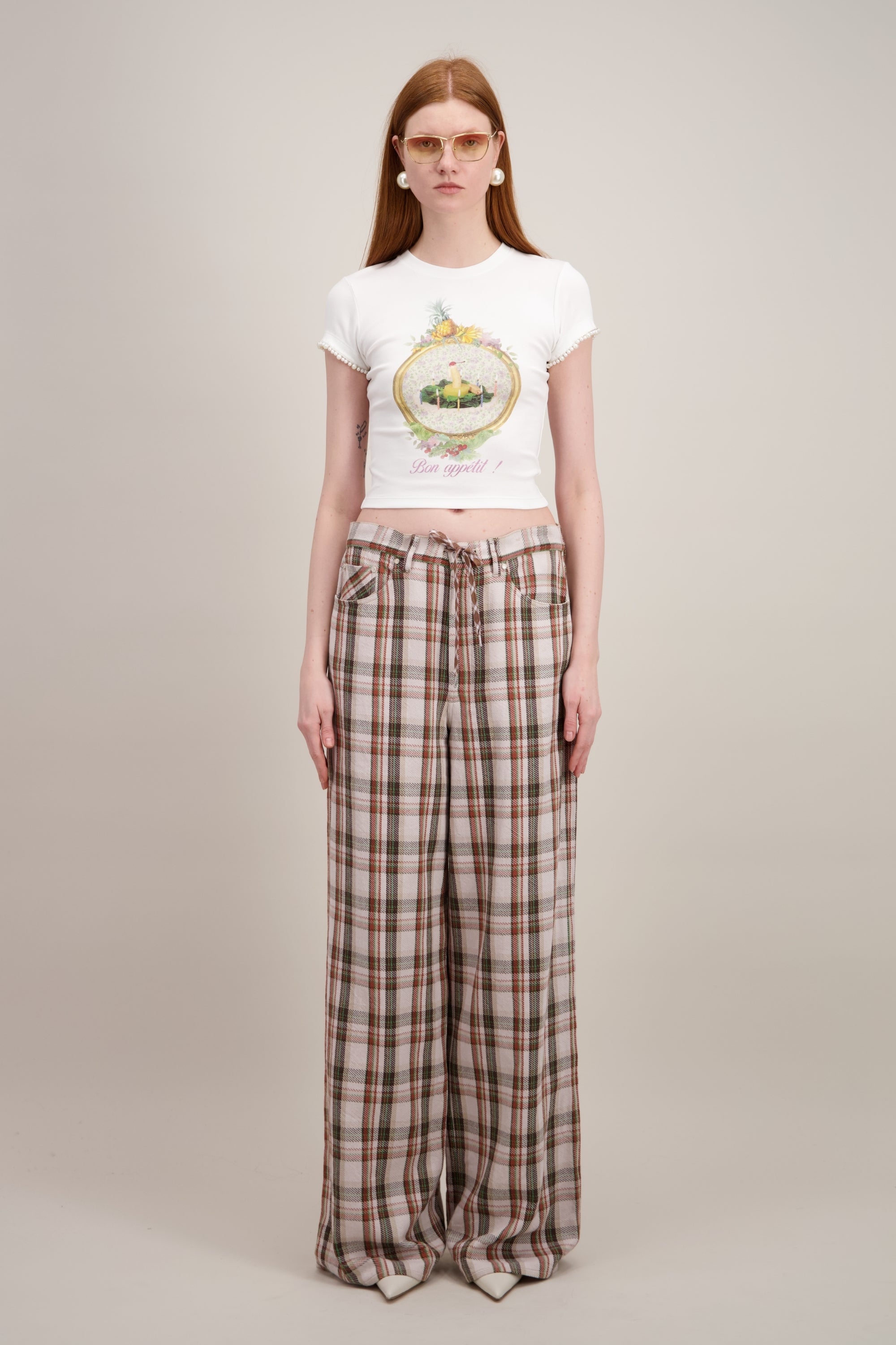 T-shirt Coupe "crop" (courte et ajustée), Imprimé graphique "banane", Col rond, blanc. Vu en entier