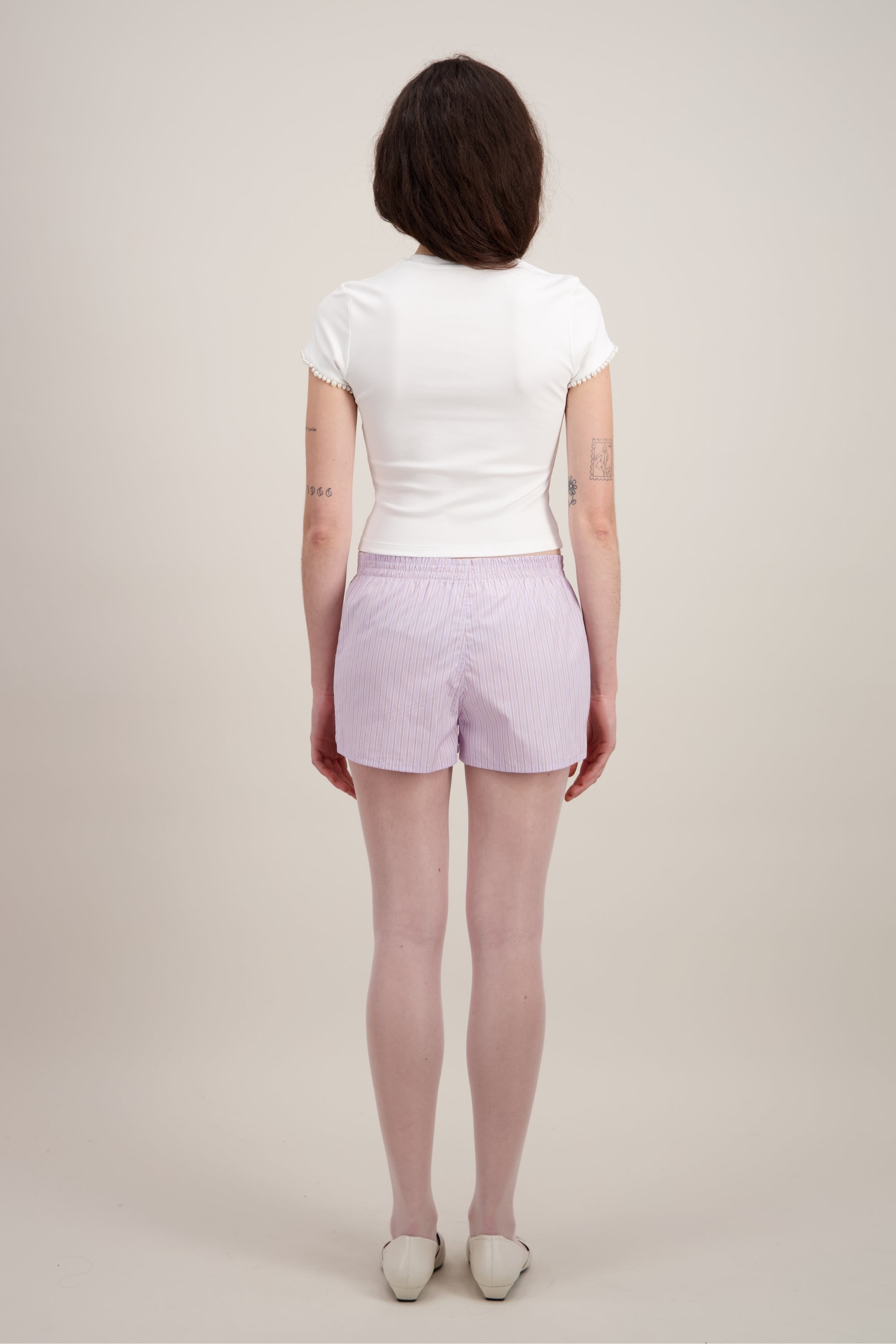 T-shirt Coupe "crop" (courte et ajustée), Imprimé graphique "Chien", Col rond, blanc. Vu de dos