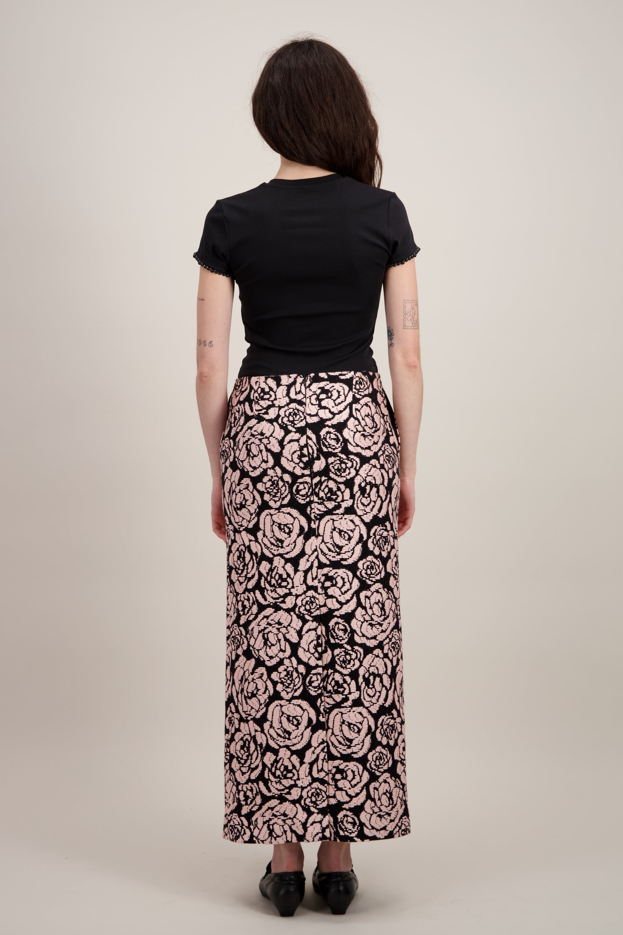 T-shirt Coupe "crop" (courte et ajustée), Imprimé graphique "Chien", Col rond, noir. Vu de dos