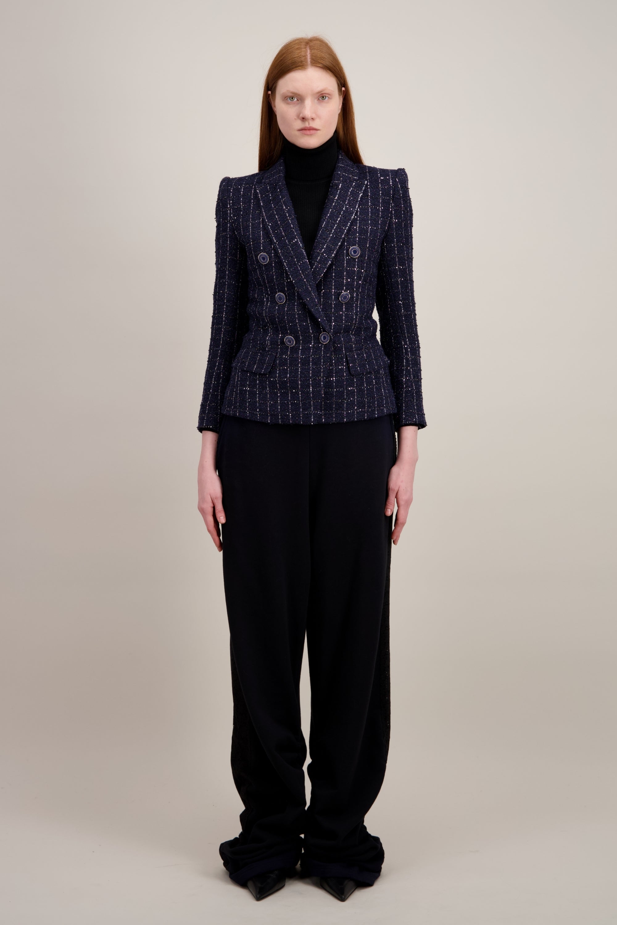 Veste Cintrée, Coupe d'épaules structurées, bleu. Vu en entier