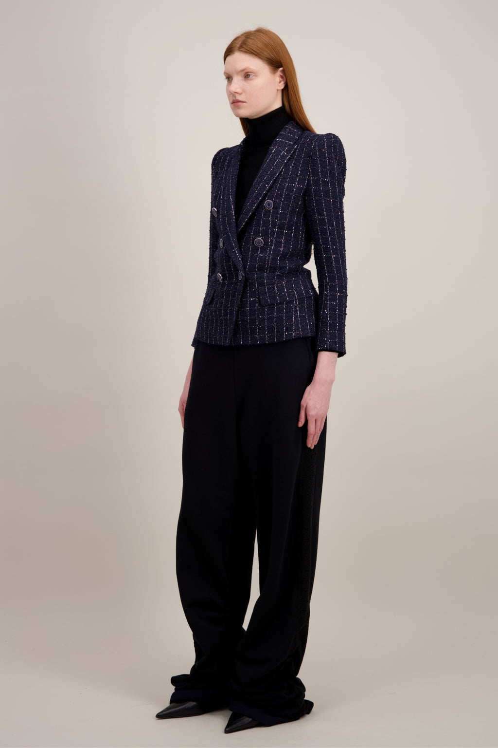 Veste Cintrée, Coupe d'épaules structurées, bleu. Vu de trois quarts