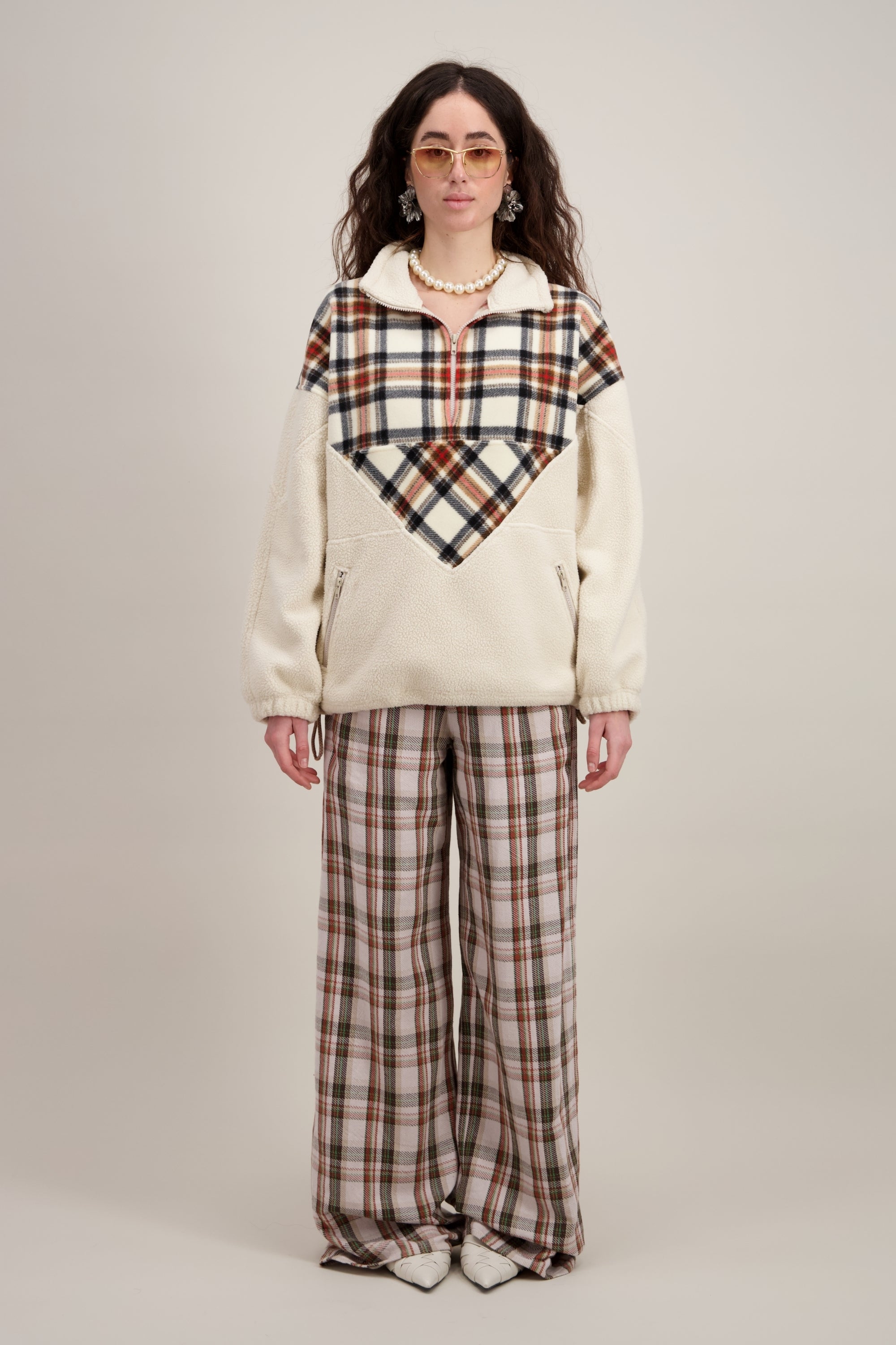 Veste Polaire, Col montant
et Coupe droite et confortable, beige (tartan). Vu en entier