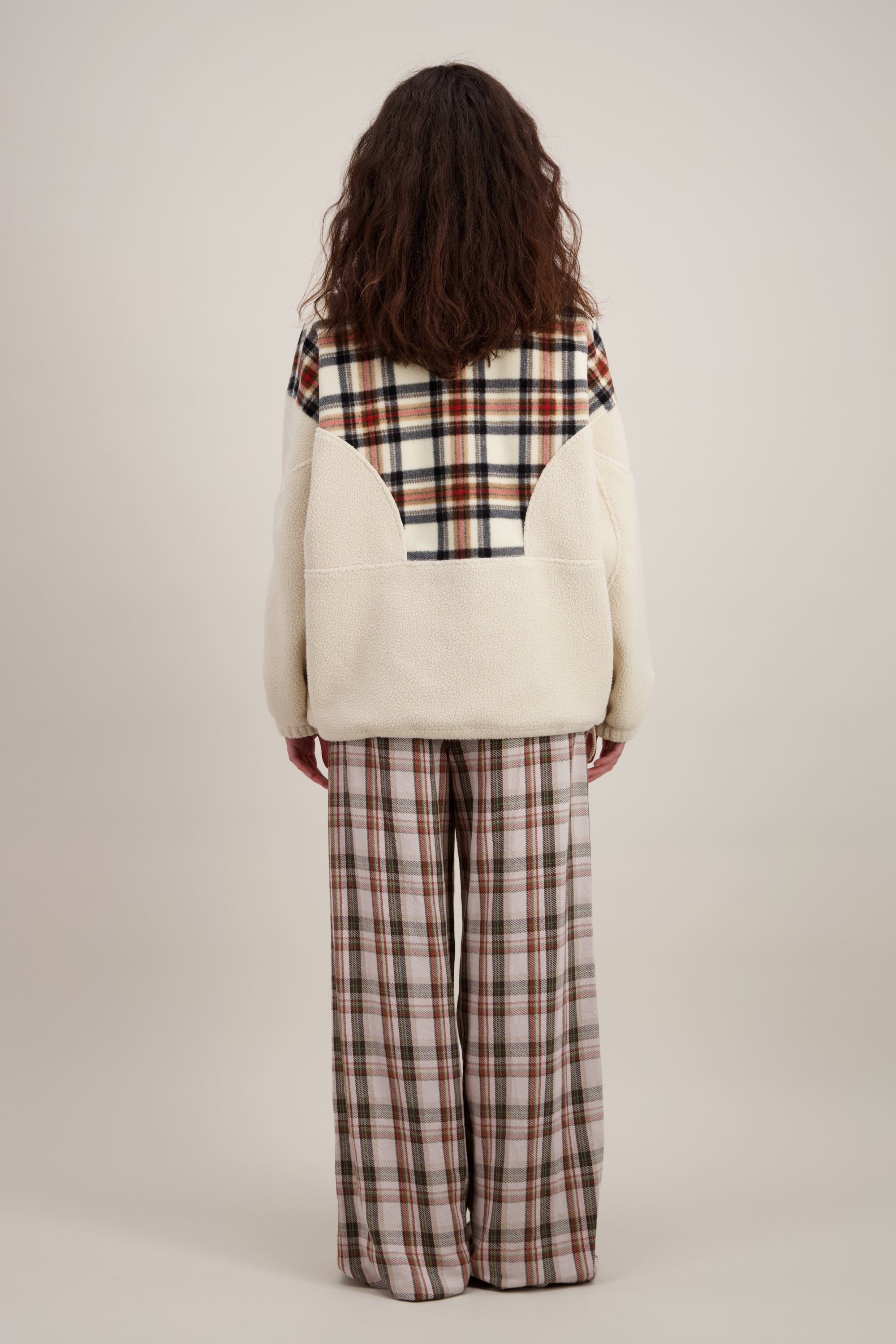 Veste Polaire, Col montant
et Coupe droite et confortable, beige (tartan). Vu de dos