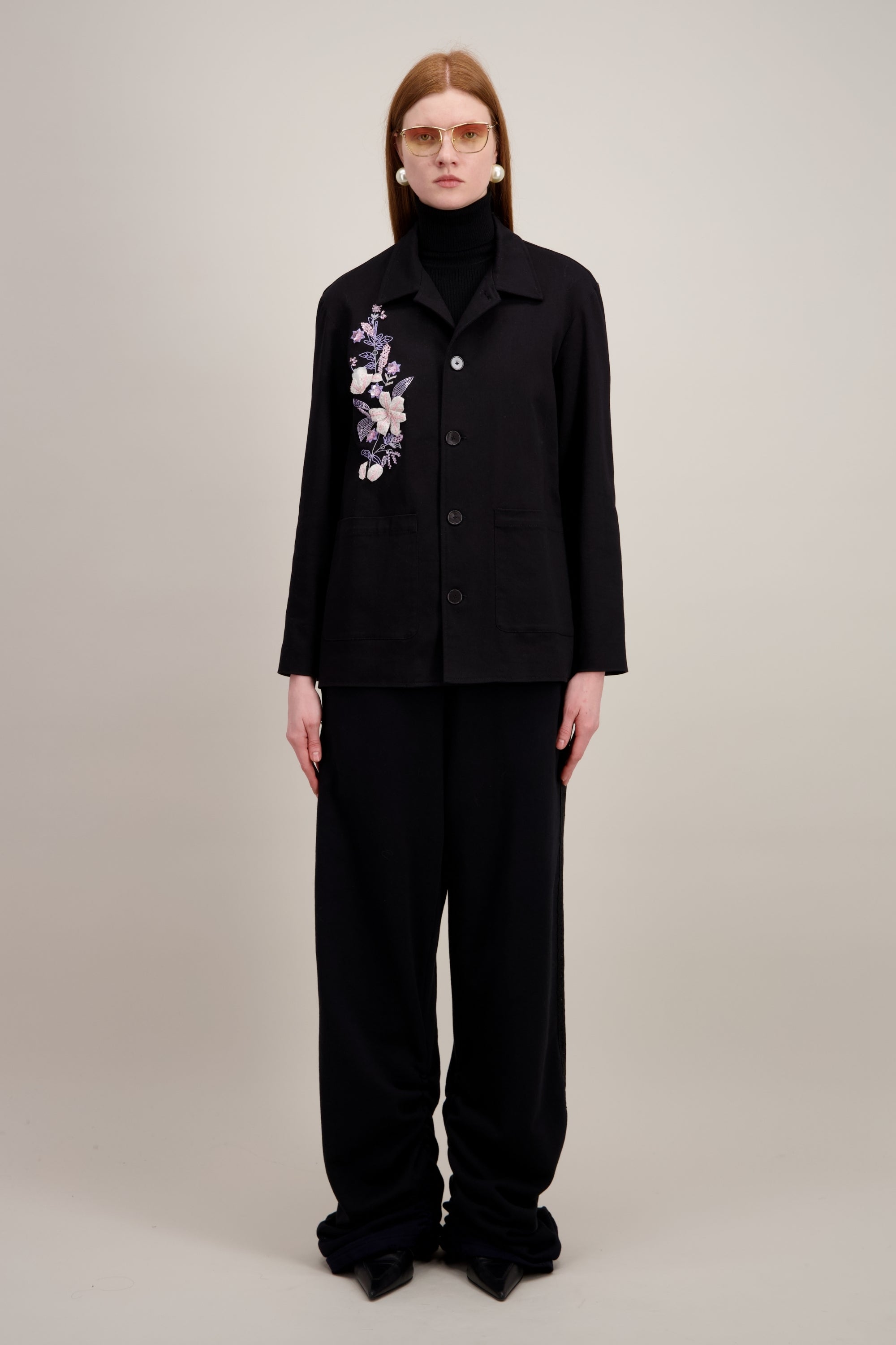 Veste Worker Brodée, Coupe droite et confortable, noir. Vu en entier