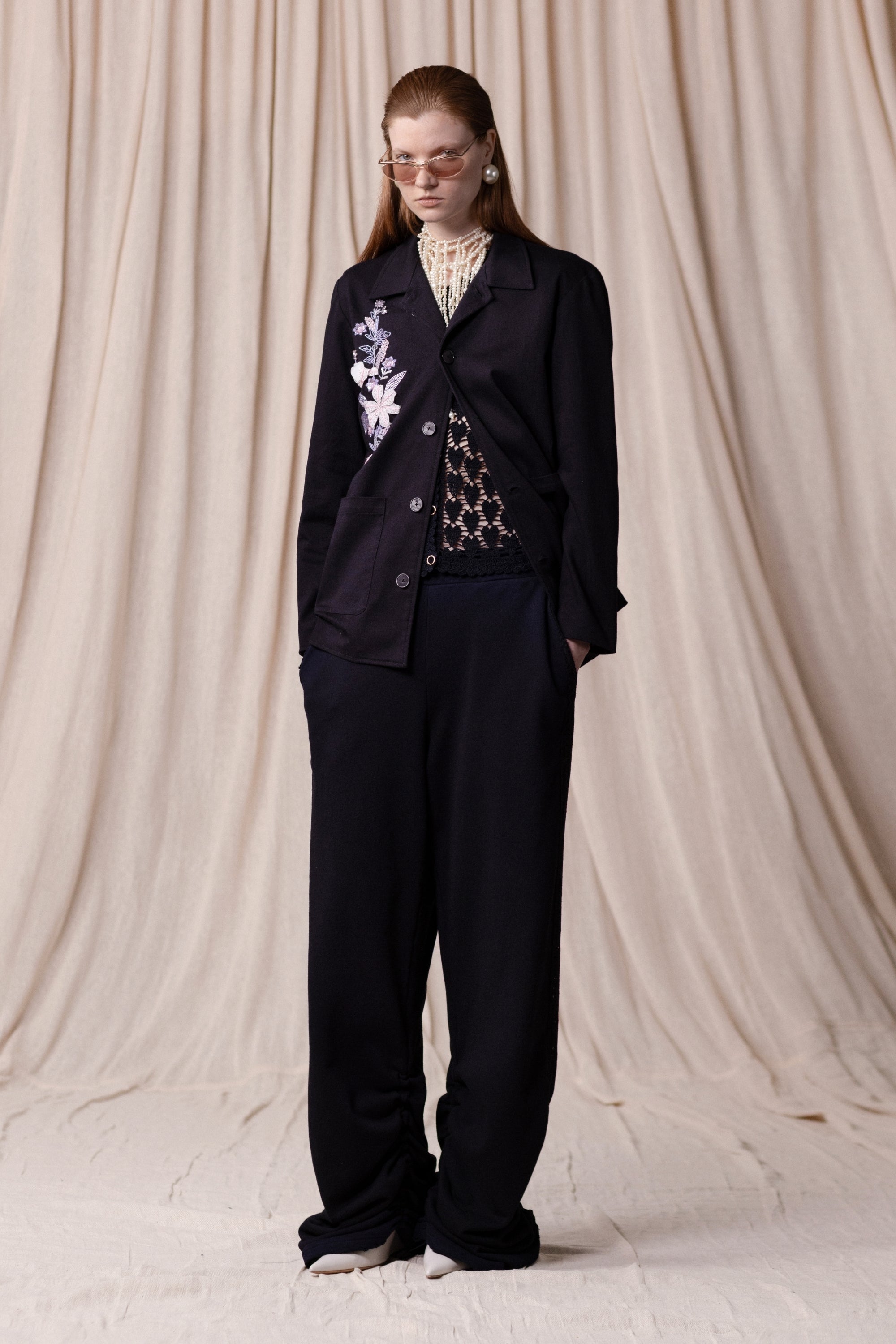 Veste Worker Brodée, Coupe droite et confortable, noir. Vu en total look