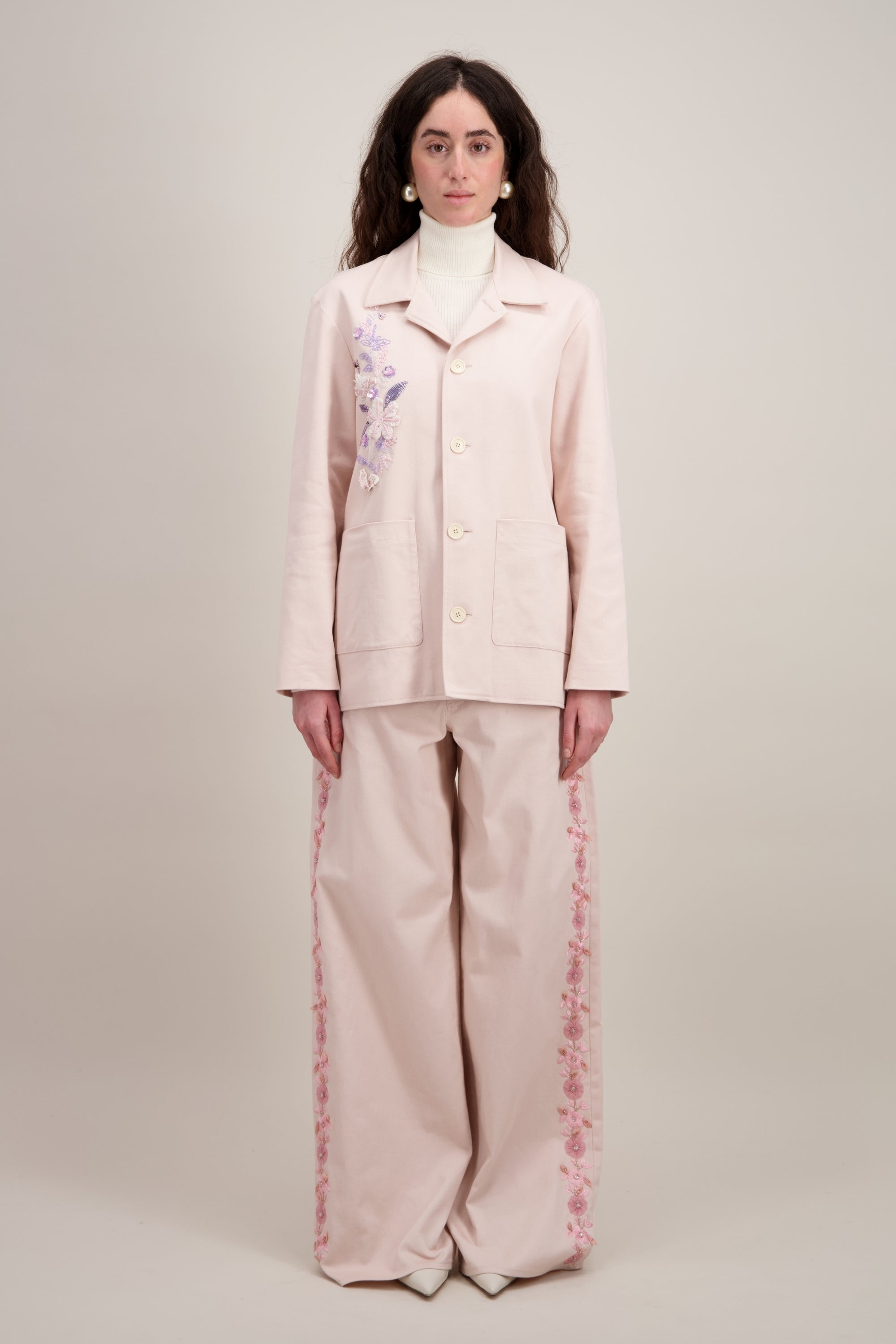 Veste Worker Brodée, Coupe droite et confortable, rose. Vu en entier