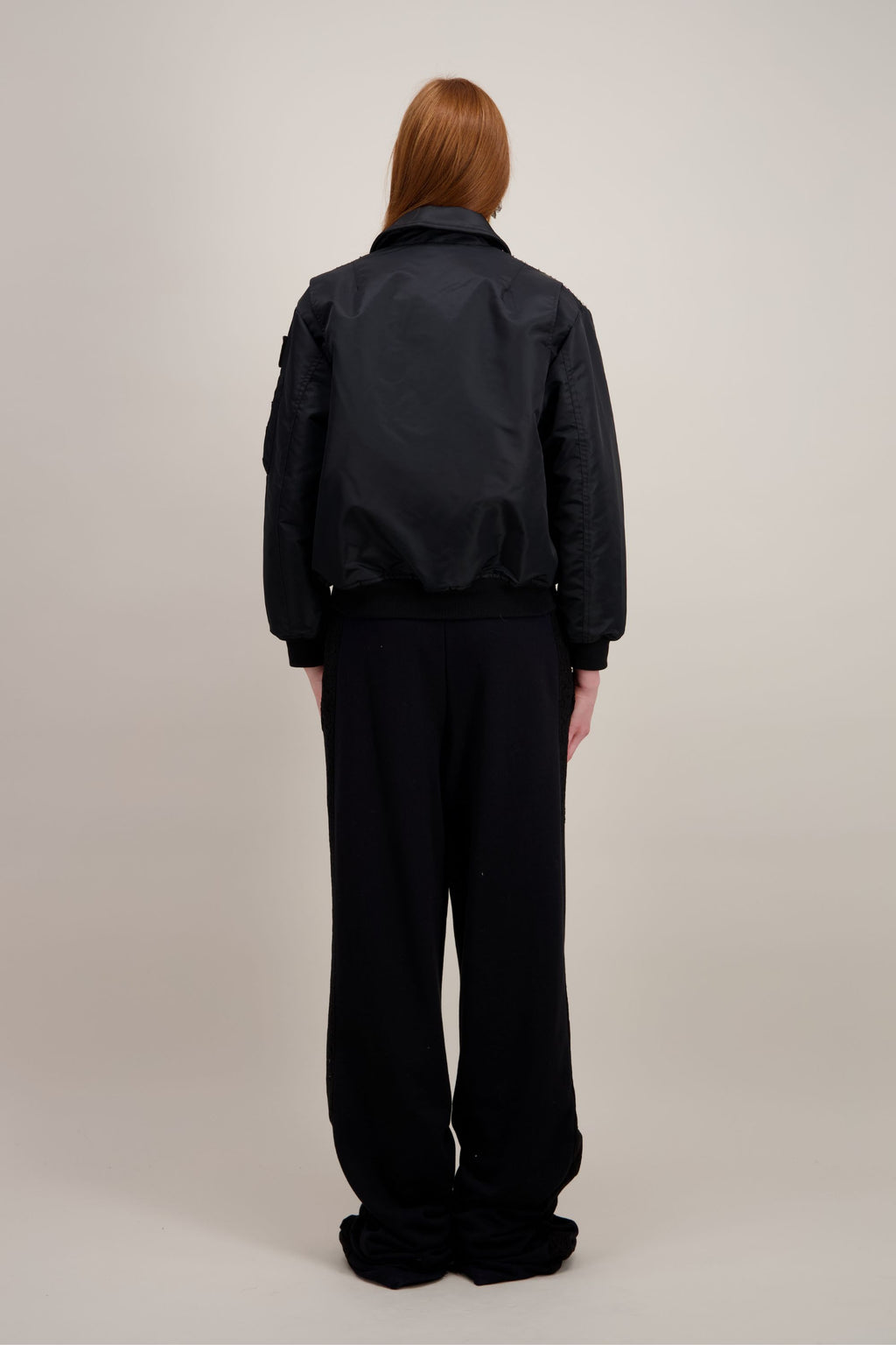 Bomber brodé de cristaux faites main, noir. Vu de dos