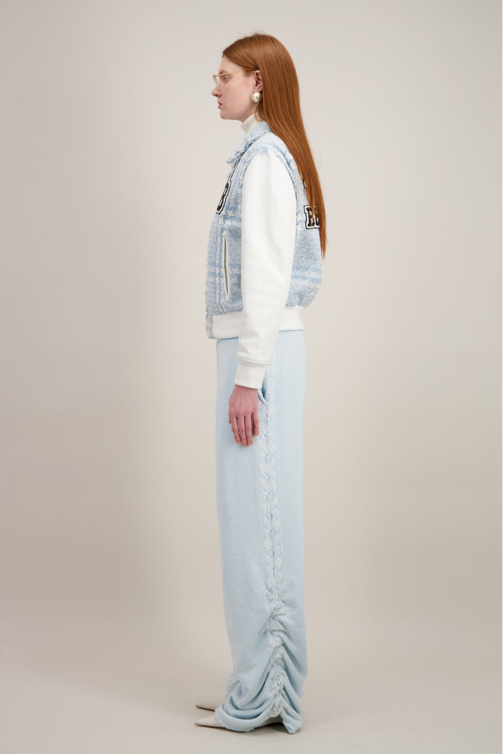 Varsity Jacket, plastron en tissu tweed exclusif, bleu écru. Vu de côté