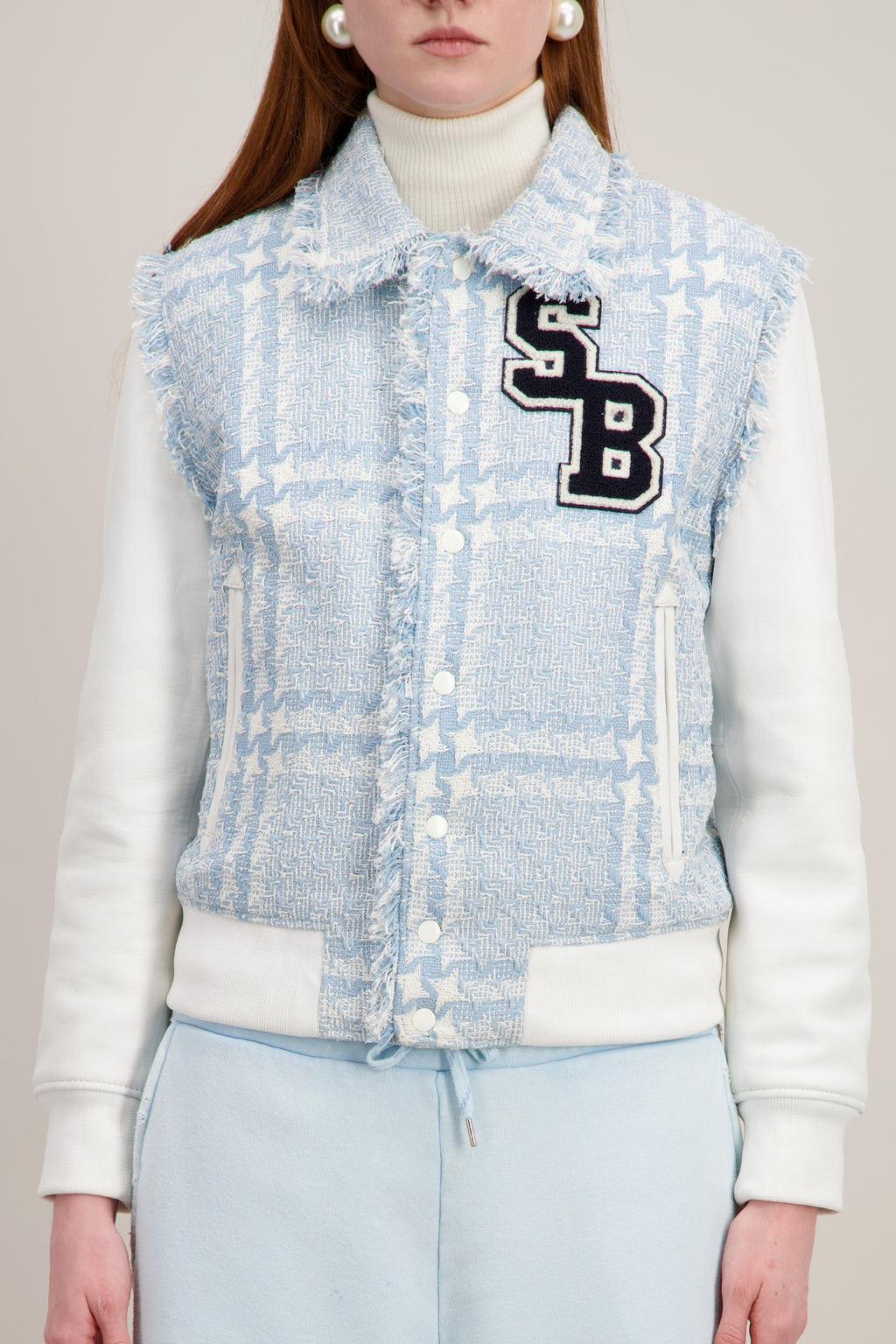 Varsity Jacket, plastron en tissu tweed exclusif, bleu écru. Détails