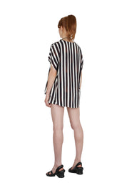 Sleeveless V collar top