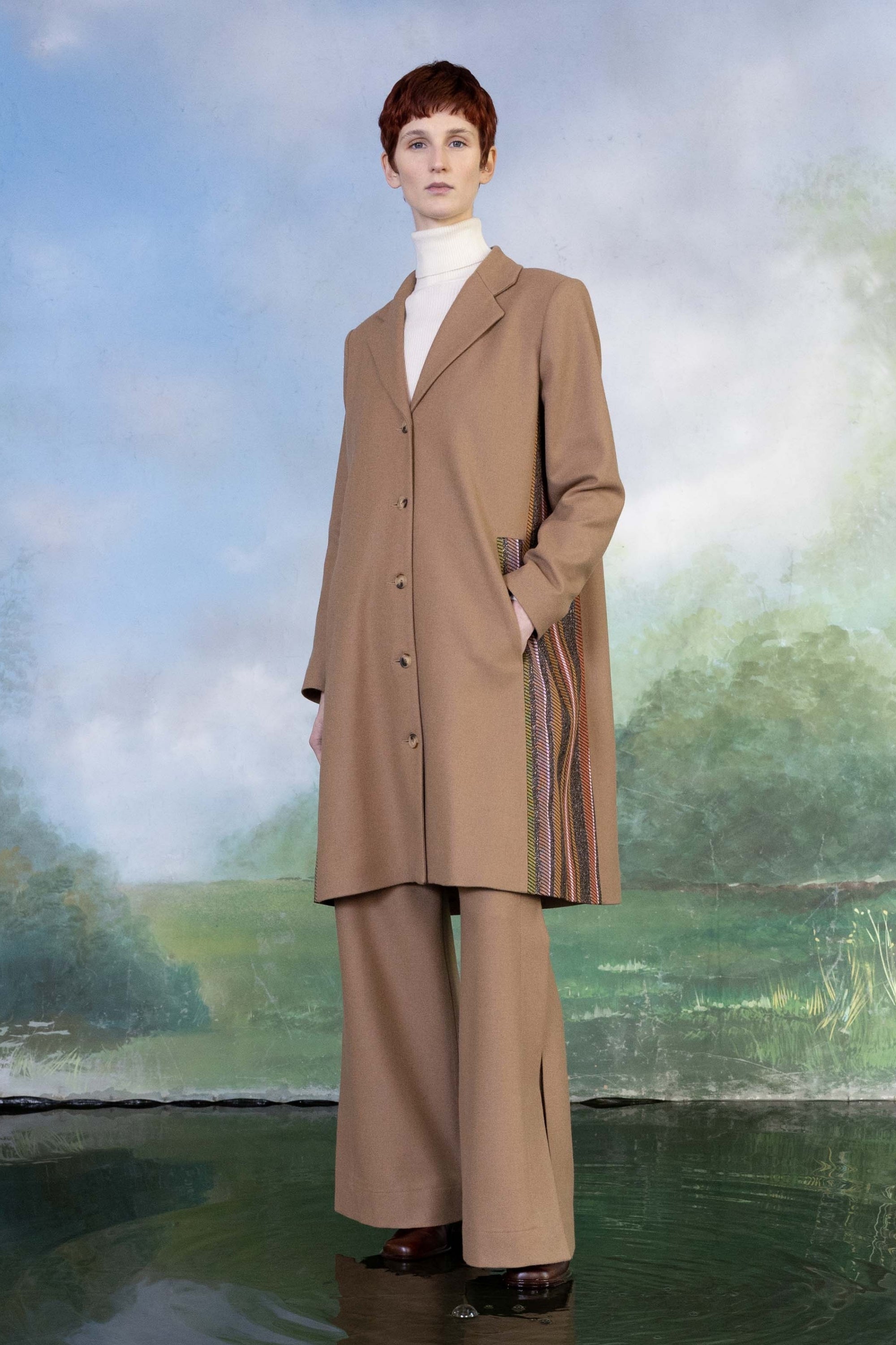 MANTEAU DROIT À EMPIÈCEMENTS