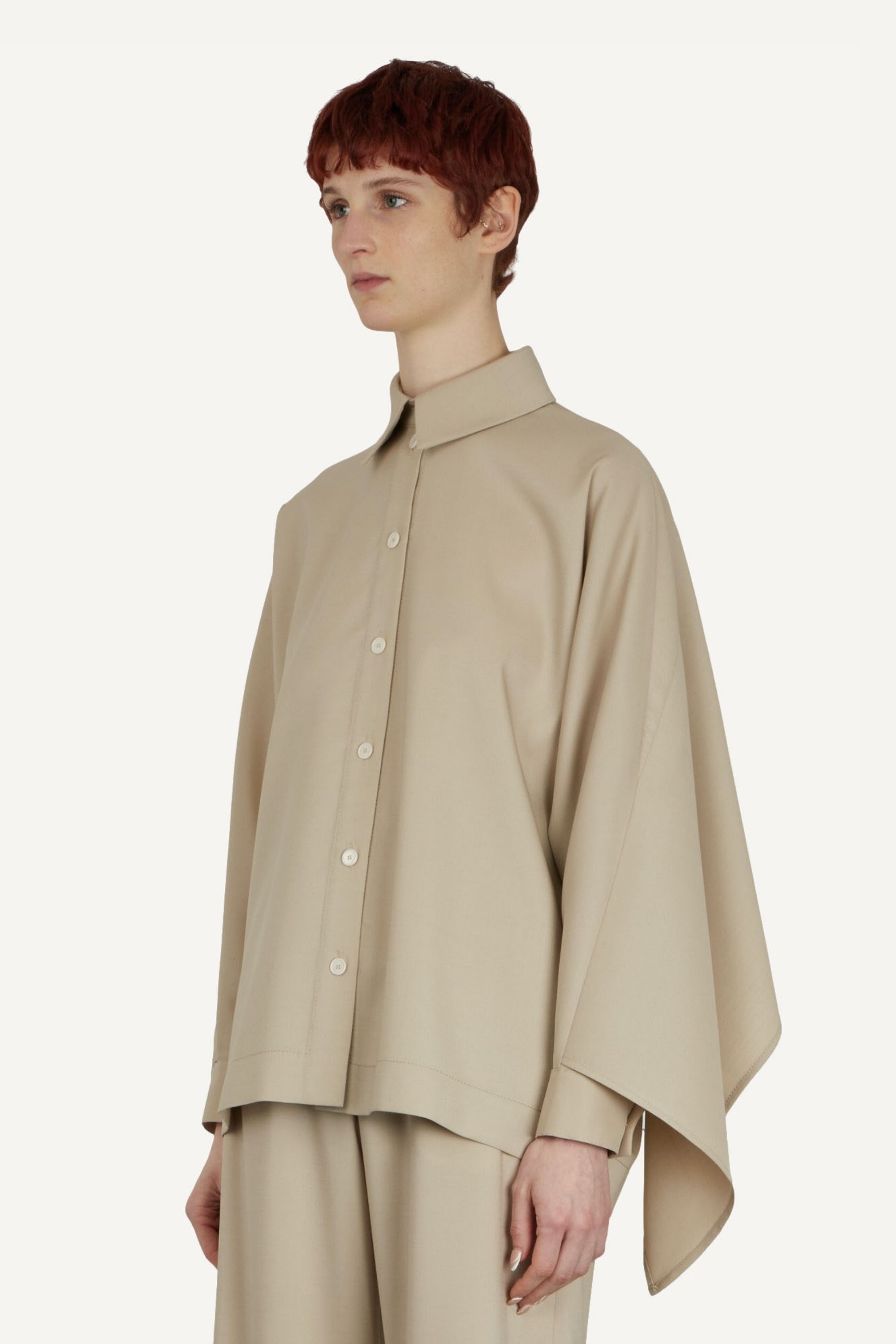 CHEMISE AVEC DRAPÉ AU DOS