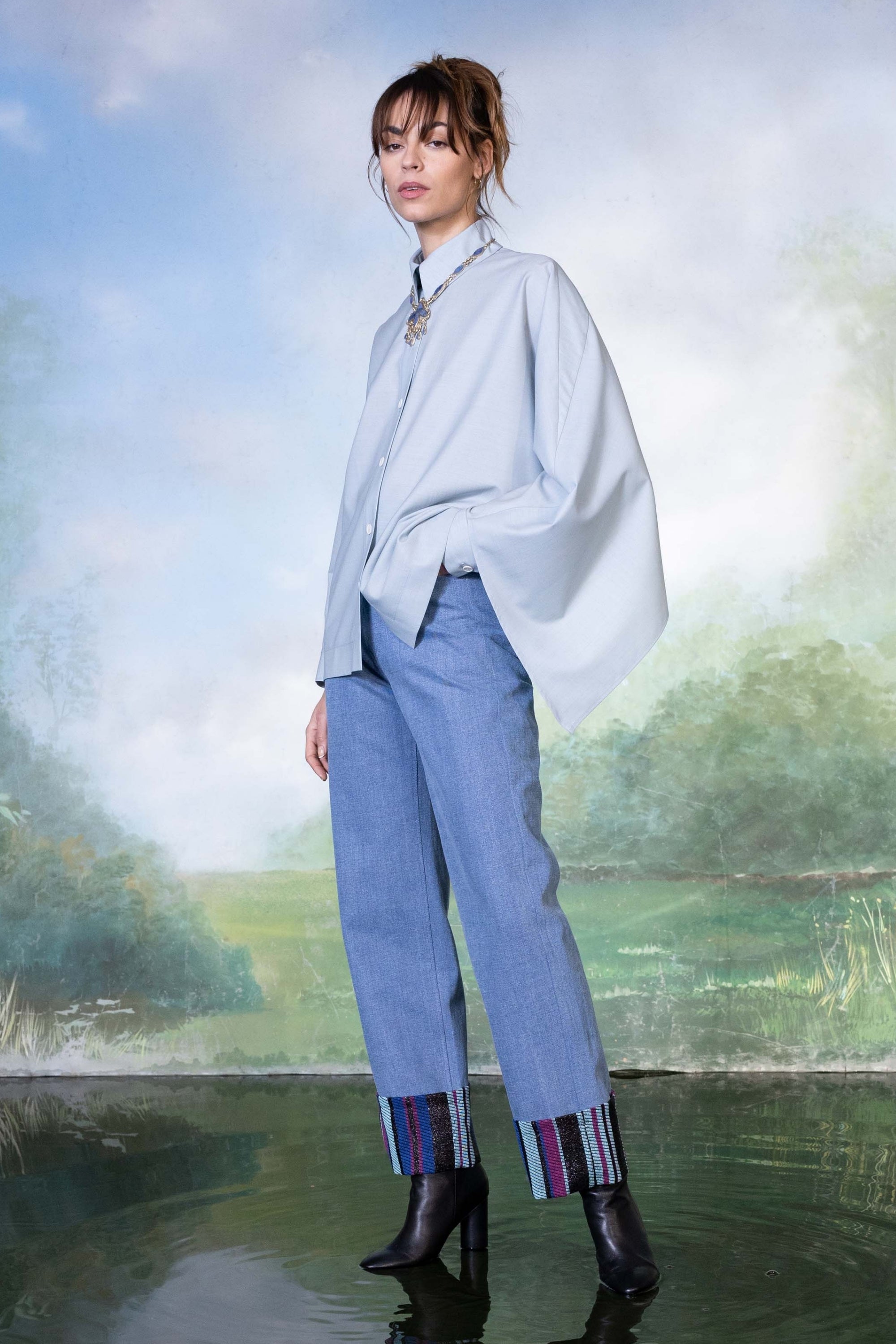 CHEMISE AVEC DRAPÉ AU DOS