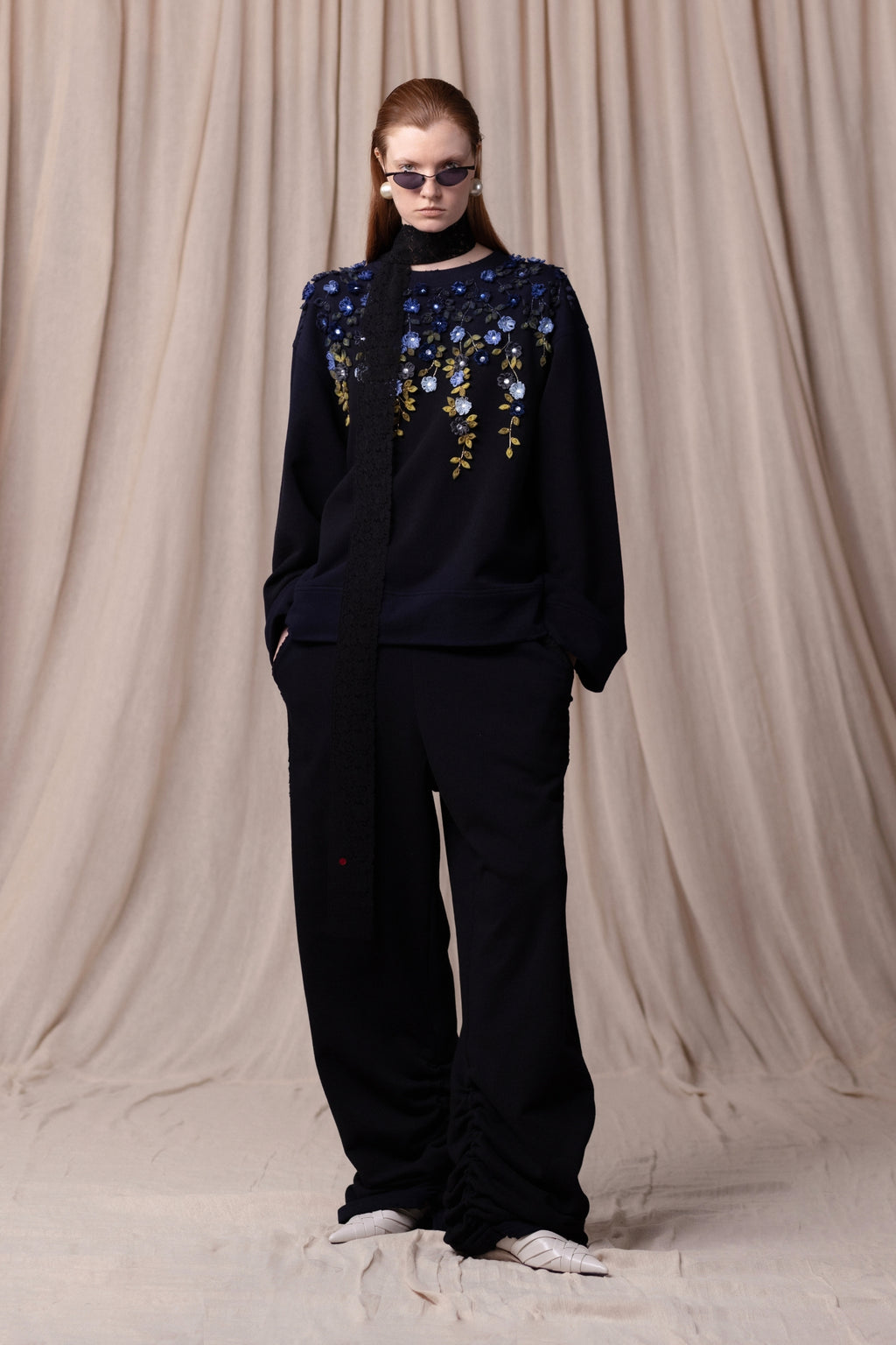 CREWNECK BRODÉ CRISTAUX
